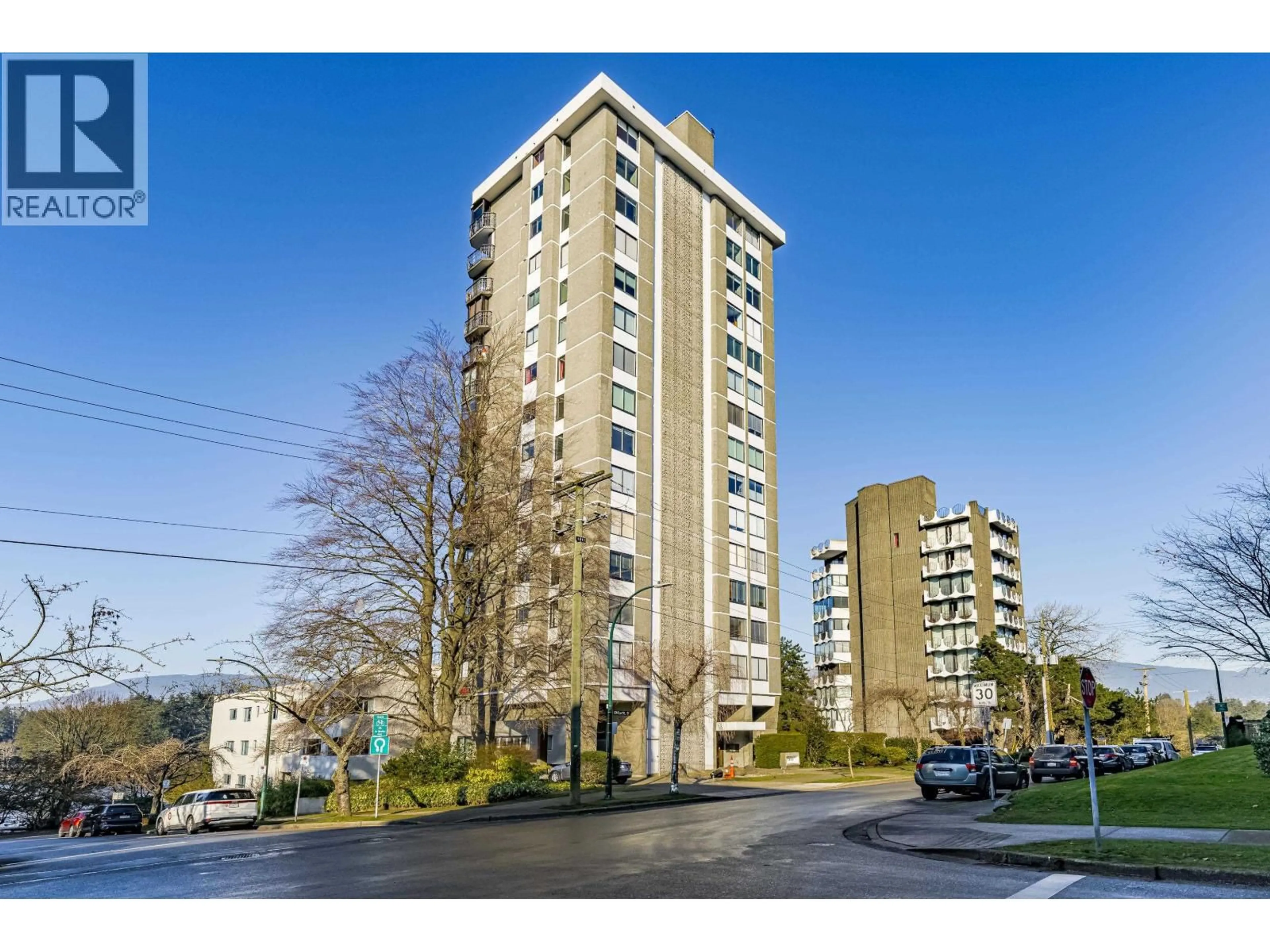 A pic from outside/outdoor area/front of a property/back of a property/a pic from drone, building for 1001 - 845 CHILCO STREET, Vancouver British Columbia V6G2R2