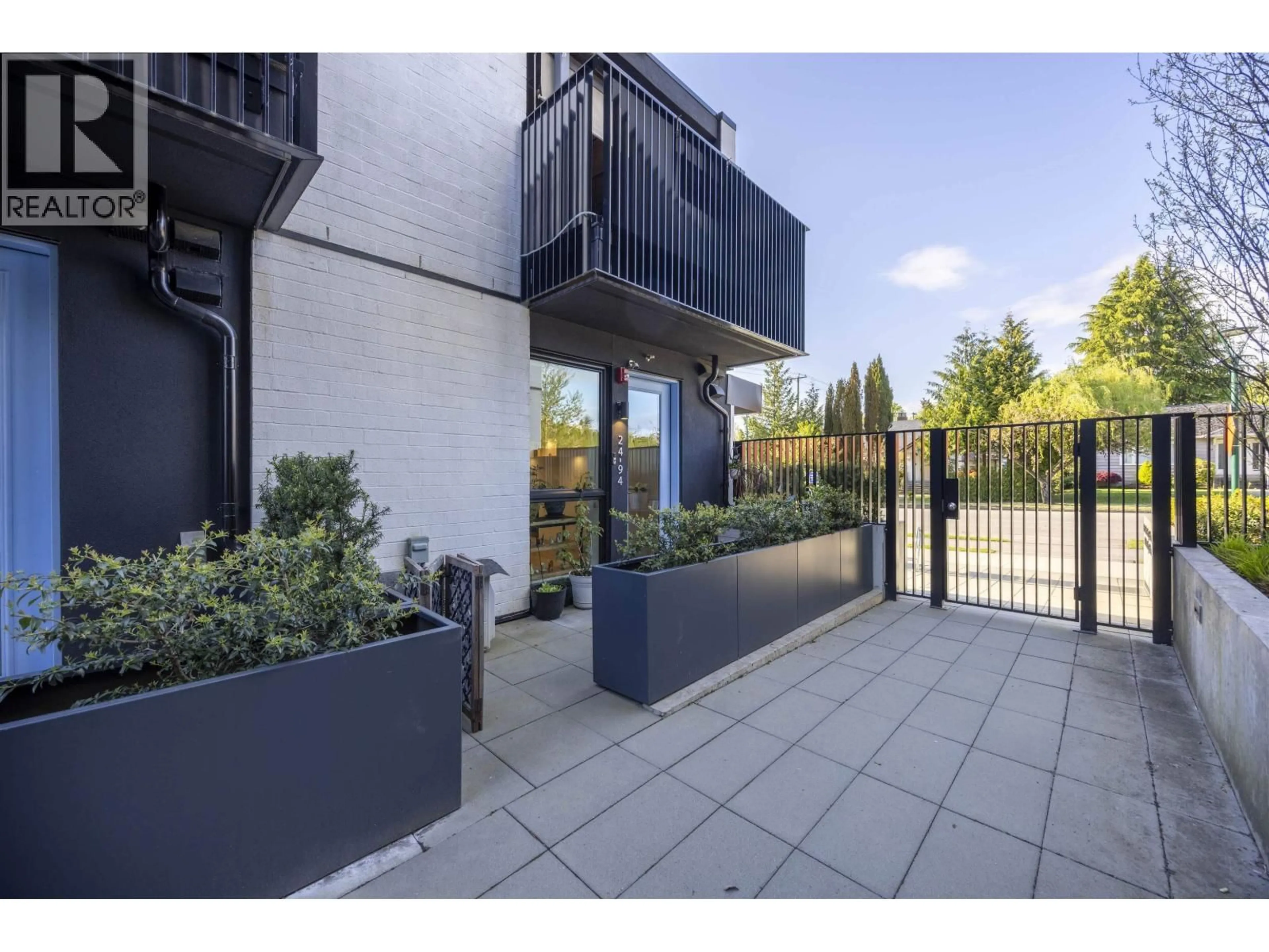 Patio, street for 24 - 94 KING EDWARD AVENUE, Vancouver British Columbia V5Y0N6