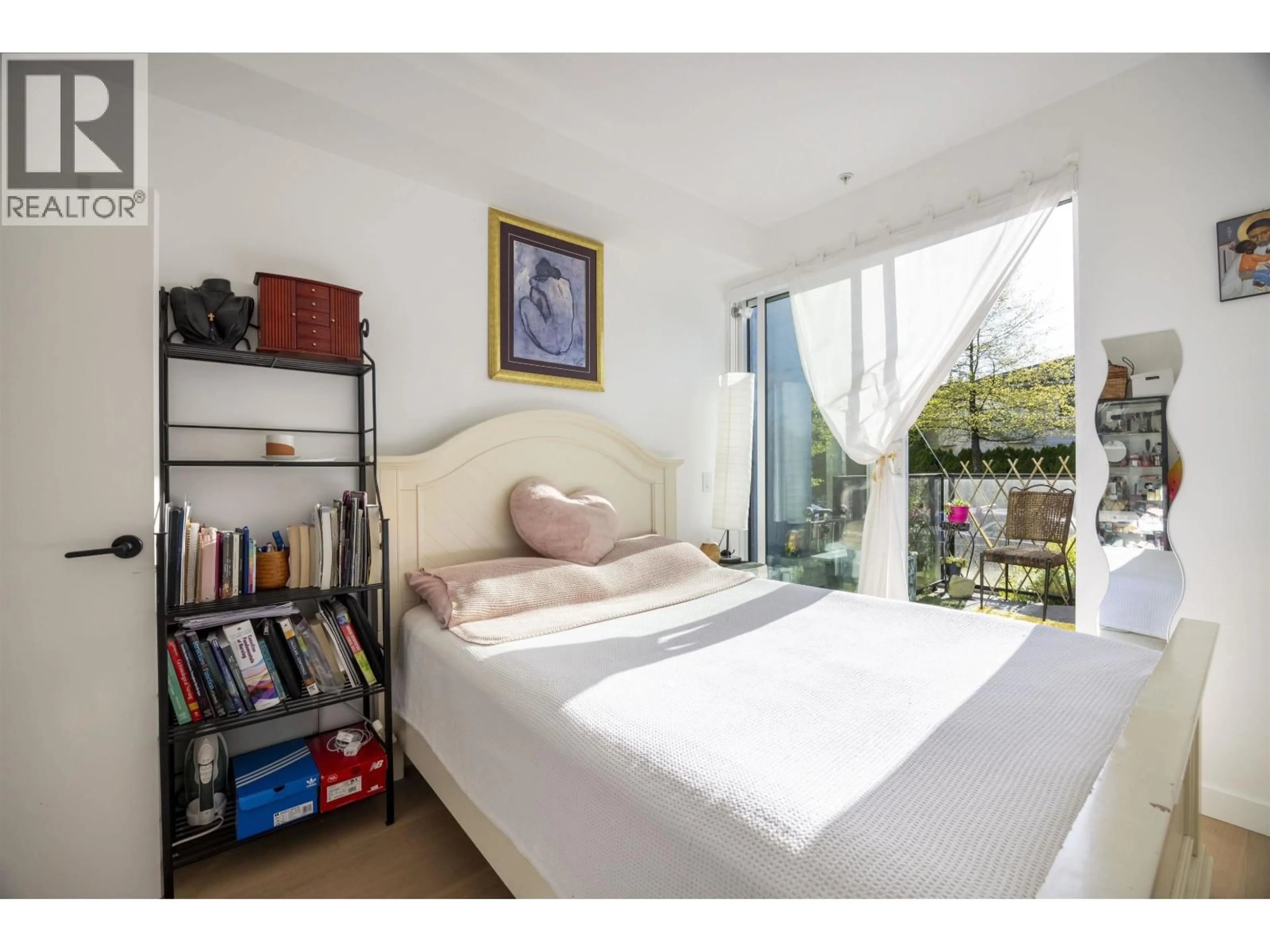 Bedroom with bed, unknown for 24 - 94 KING EDWARD AVENUE, Vancouver British Columbia V5Y0N6