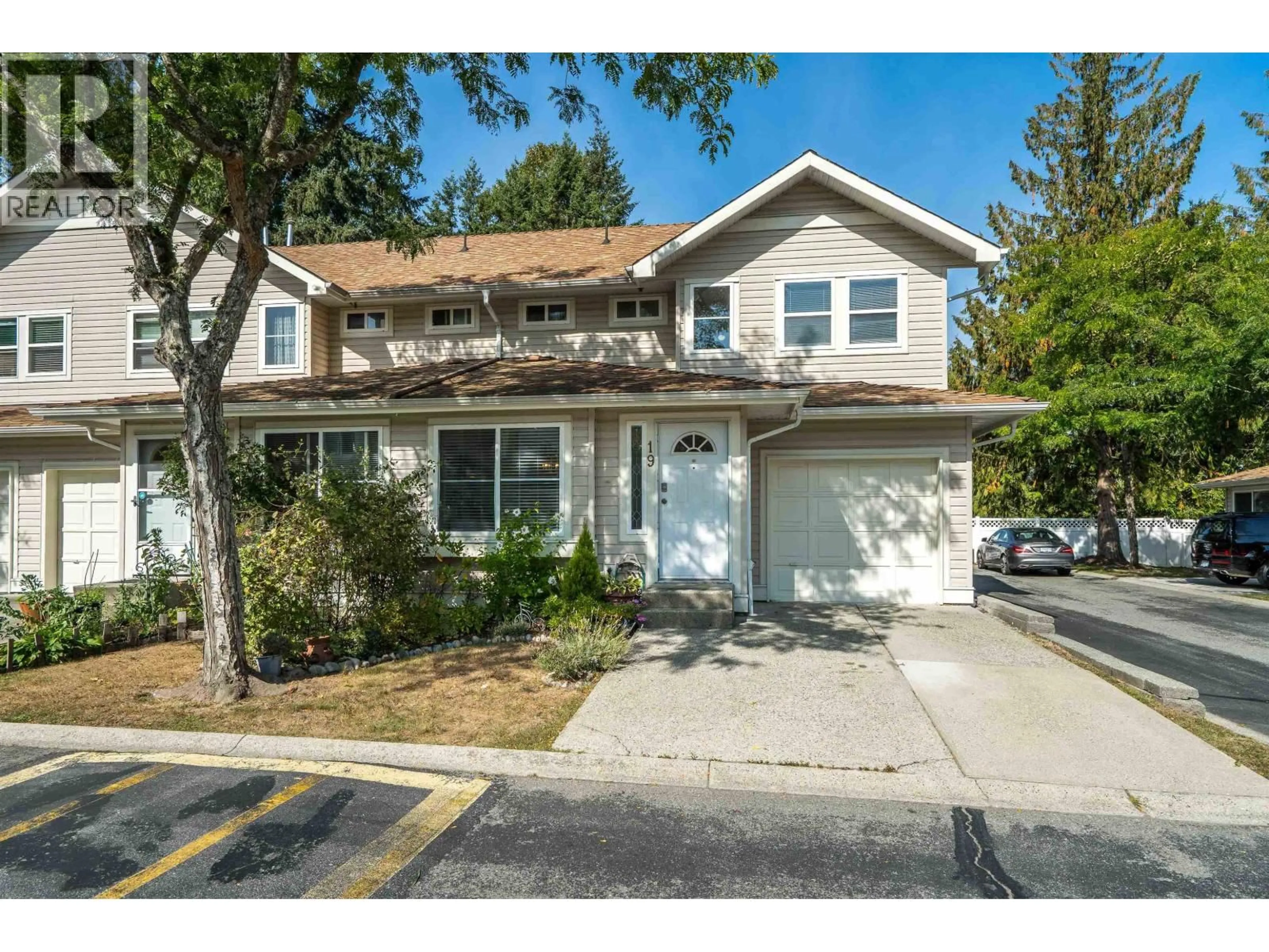Home with vinyl exterior material, street for 19 - 11870 232 STREET, Maple Ridge British Columbia V2X6S9