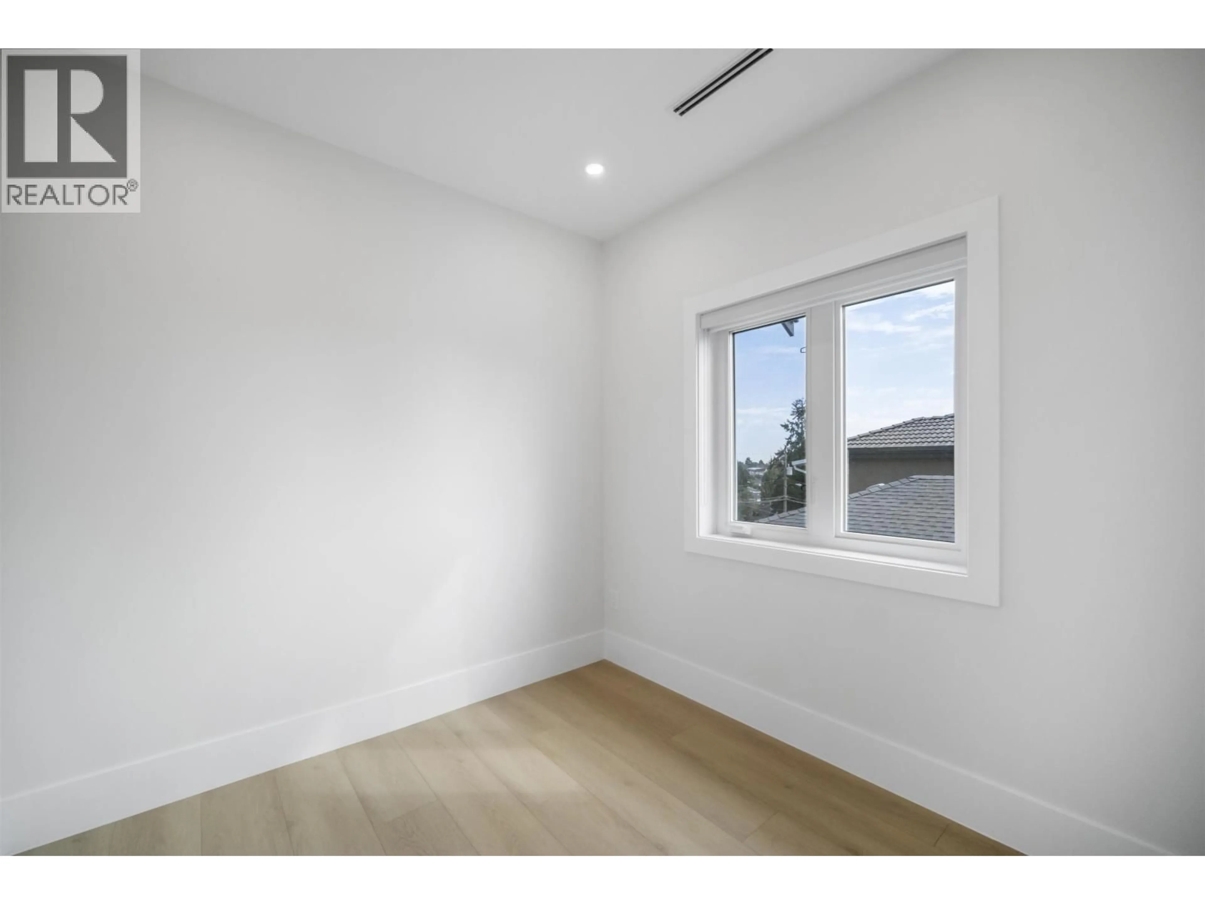 A pic of a room for 1 - 5378 CULLODEN STREET, Vancouver British Columbia V5W3R6