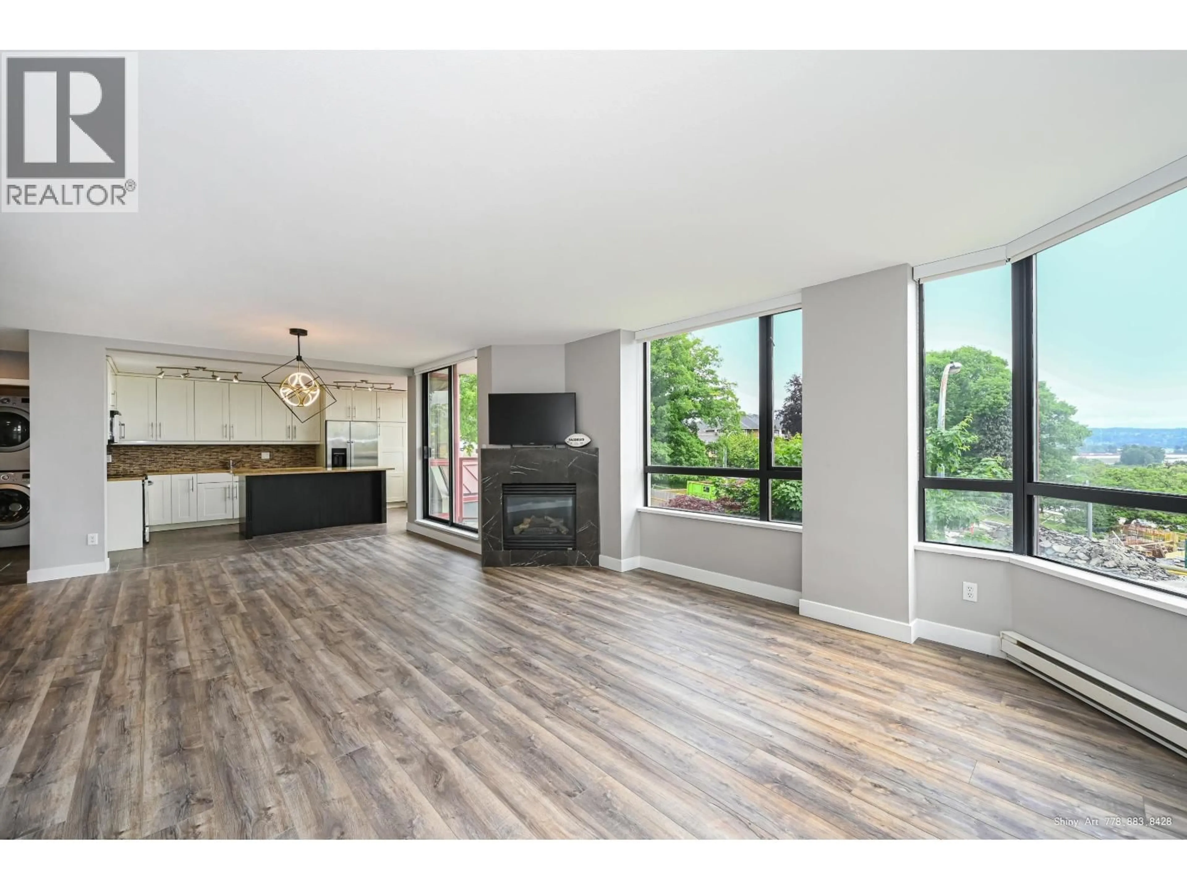 Open concept kitchen, wood/laminate floor for 102 - 38 LEOPOLD PLACE, New Westminster British Columbia V3L2C6