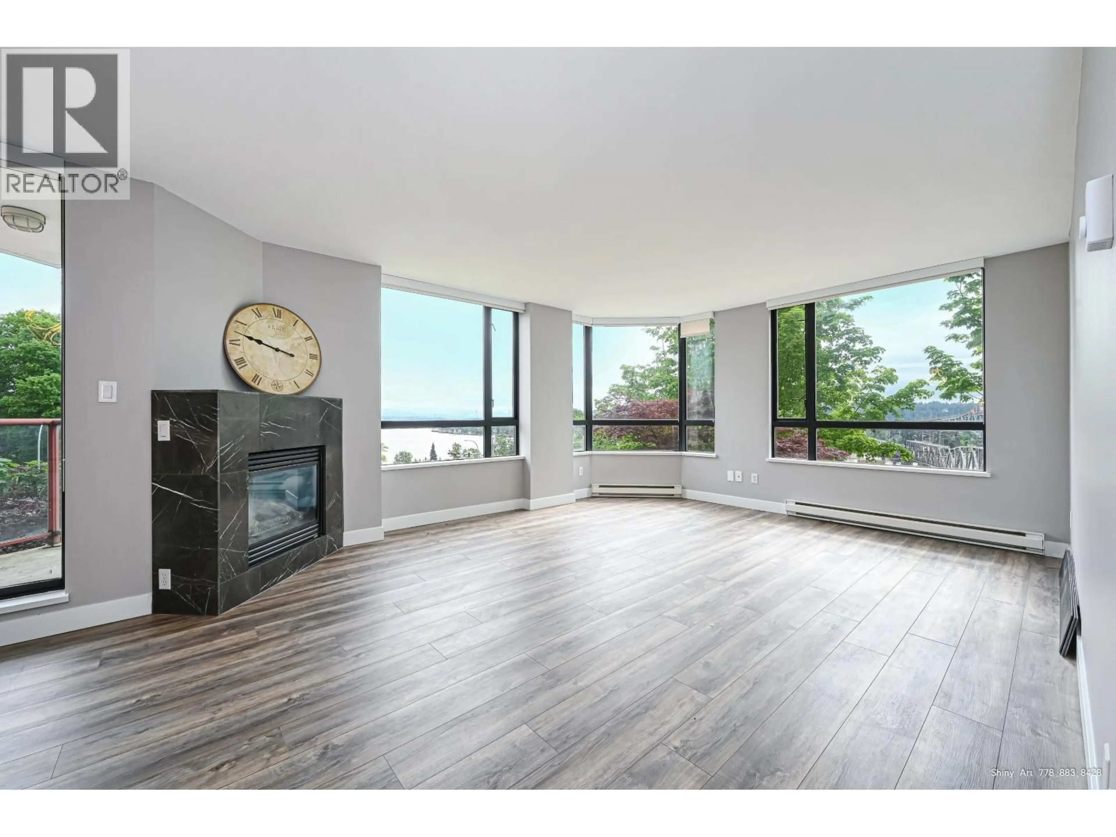Living room with furniture, wood/laminate floor for 102 - 38 LEOPOLD PLACE, New Westminster British Columbia V3L2C6