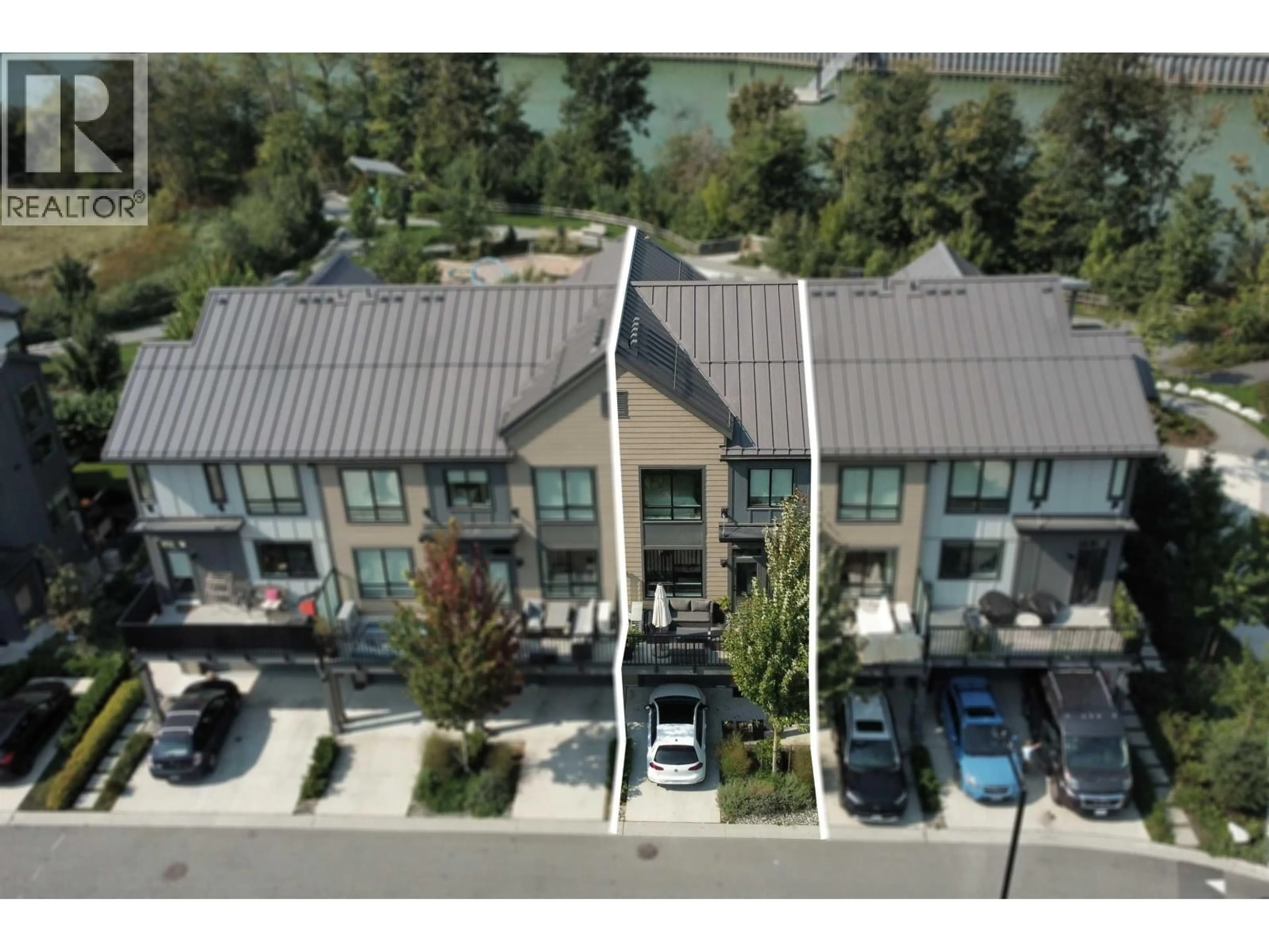 A pic from outside/outdoor area/front of a property/back of a property/a pic from drone, street for 38053 HELM WAY, Squamish British Columbia V8B2A1