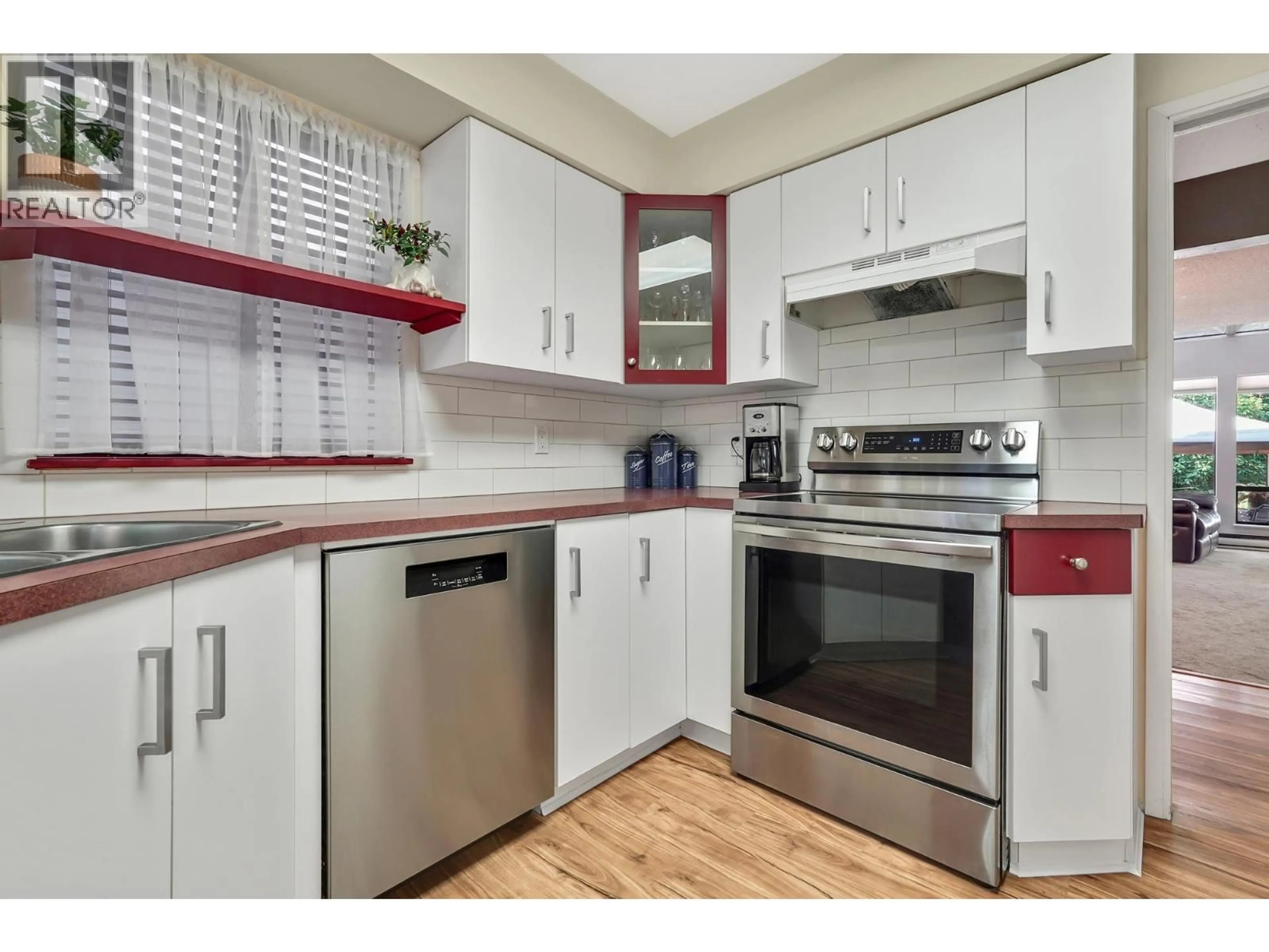 Standard kitchen, unknown for 5766 MAYVIEW CIRCLE, Burnaby British Columbia V5E4B8
