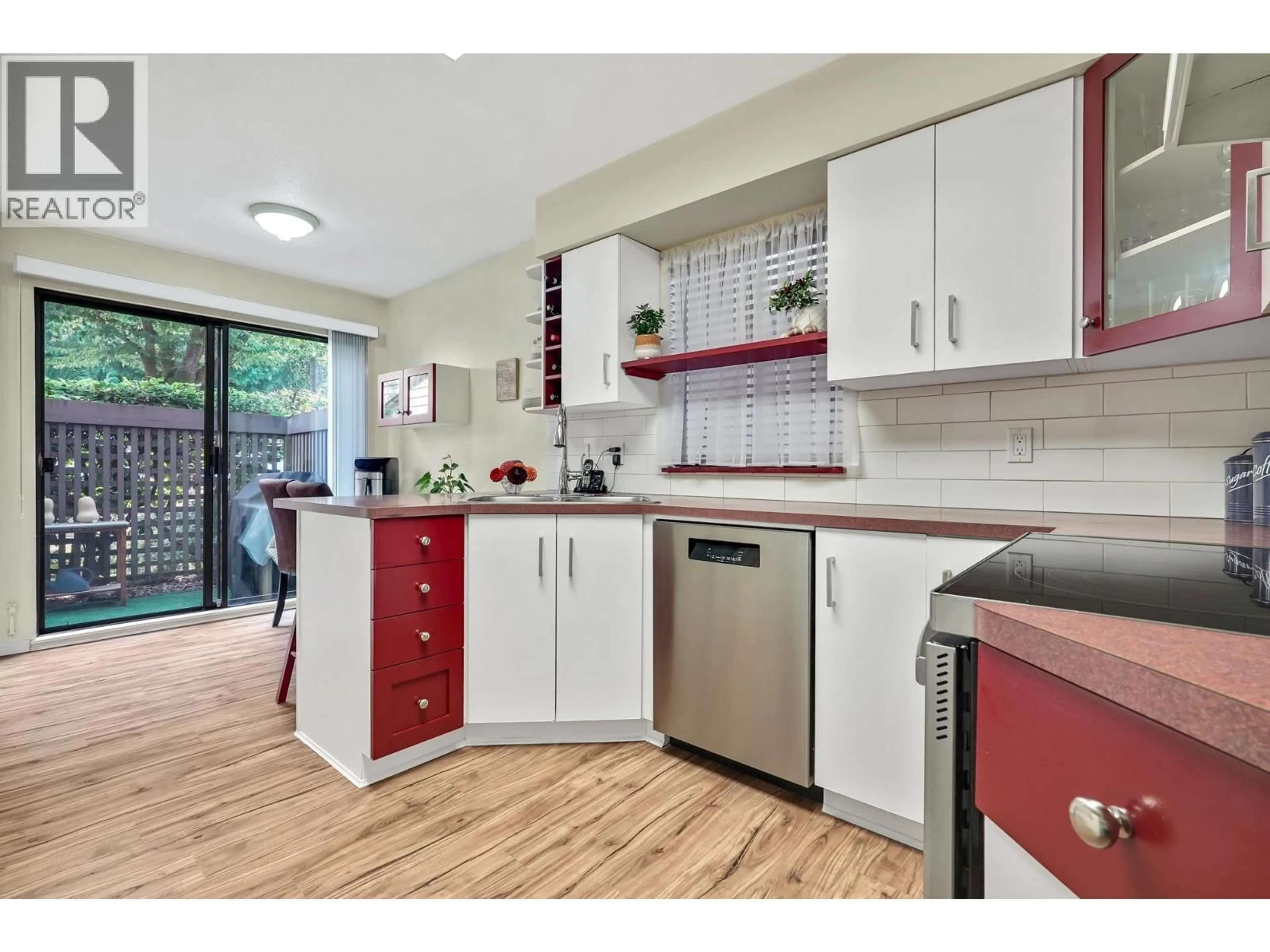 Standard kitchen, unknown for 5766 MAYVIEW CIRCLE, Burnaby British Columbia V5E4B8