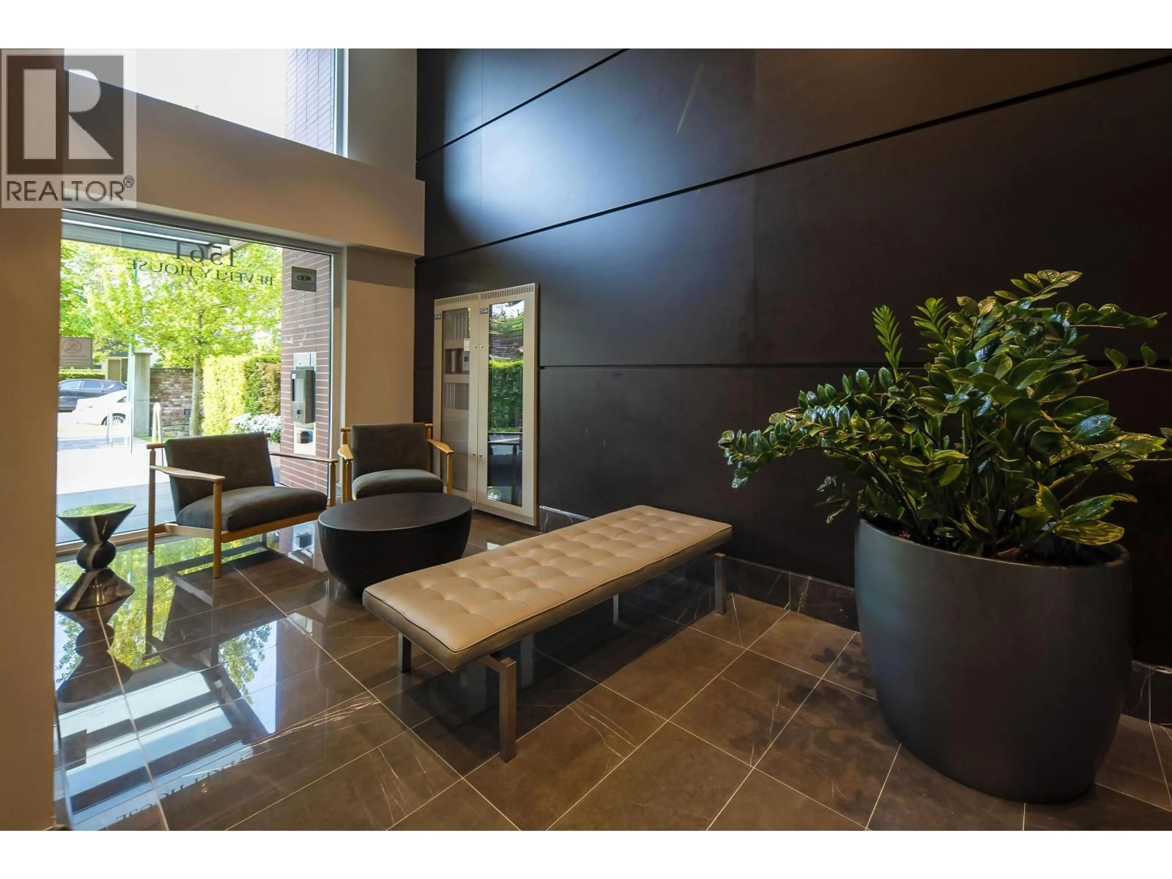 Indoor foyer for 310 - 1561 57 AVENUE, Vancouver British Columbia V6P0H5