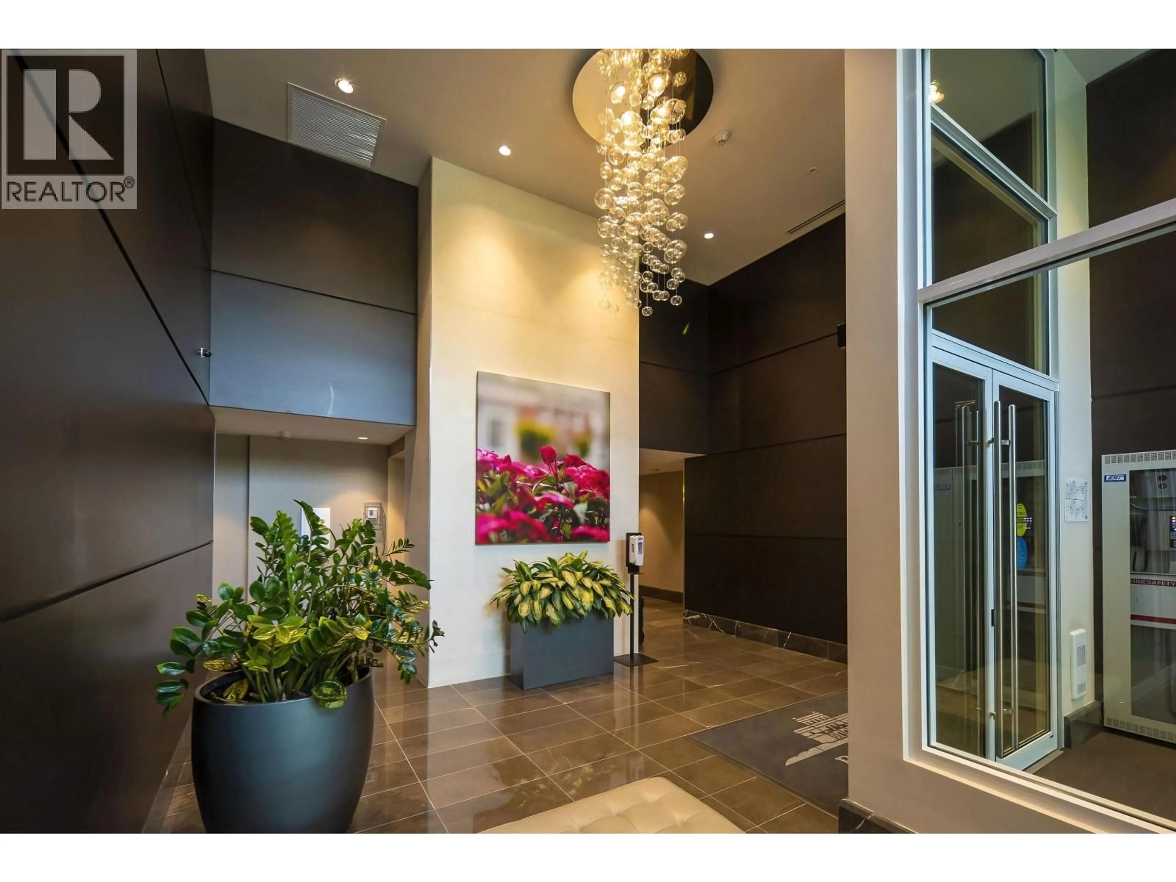 Indoor foyer for 310 - 1561 57 AVENUE, Vancouver British Columbia V6P0H5
