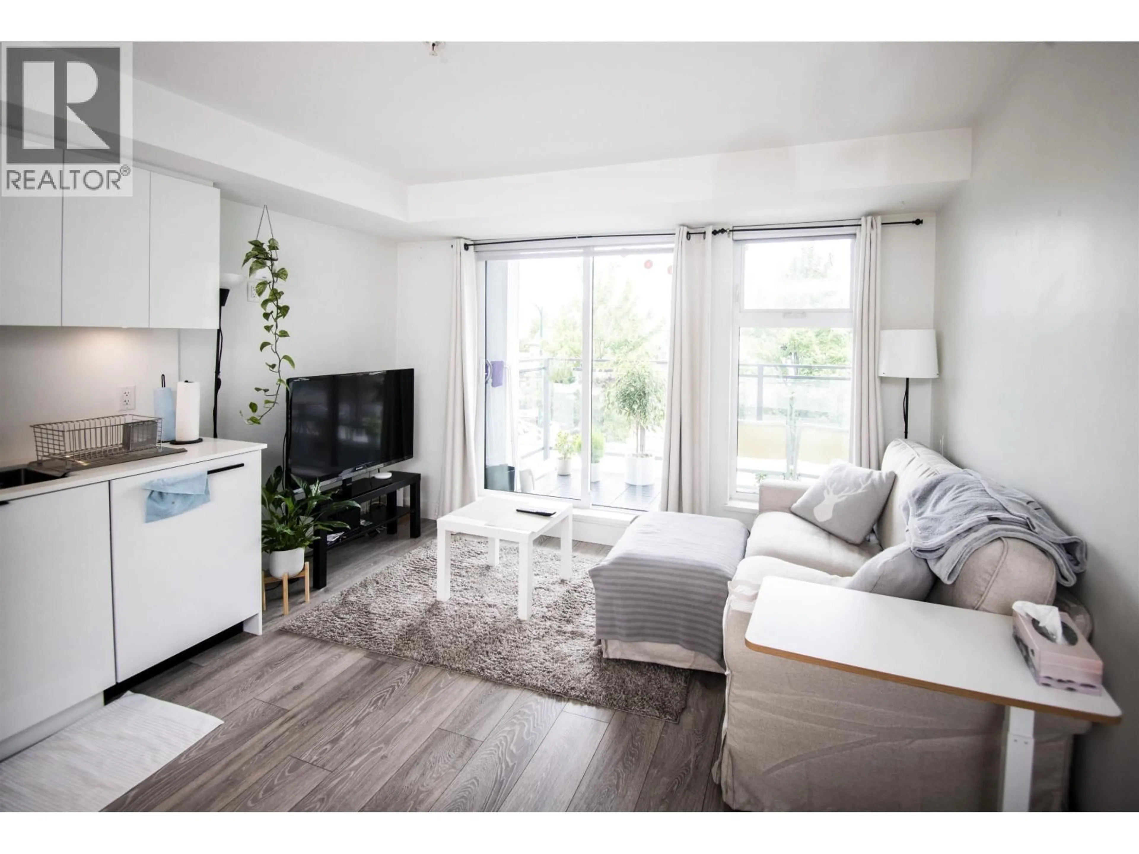 Living room with furniture, wood/laminate floor for 216 - 630 BROADWAY, Vancouver British Columbia V5T0J1