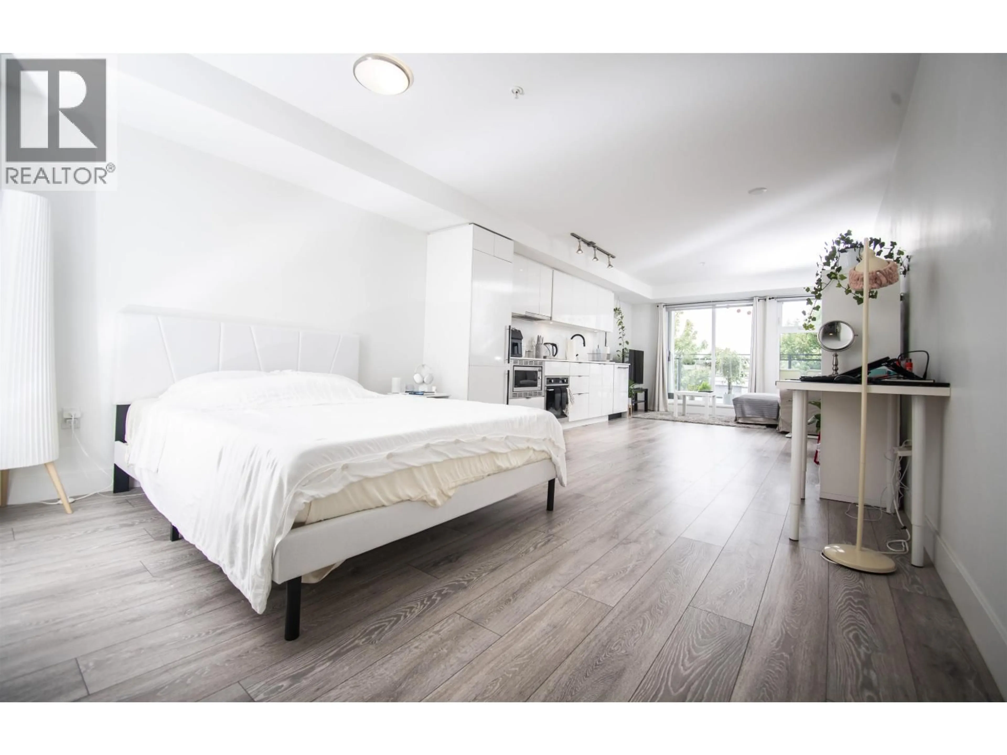 Bedroom with bed, wood/laminate floor for 216 - 630 BROADWAY, Vancouver British Columbia V5T0J1