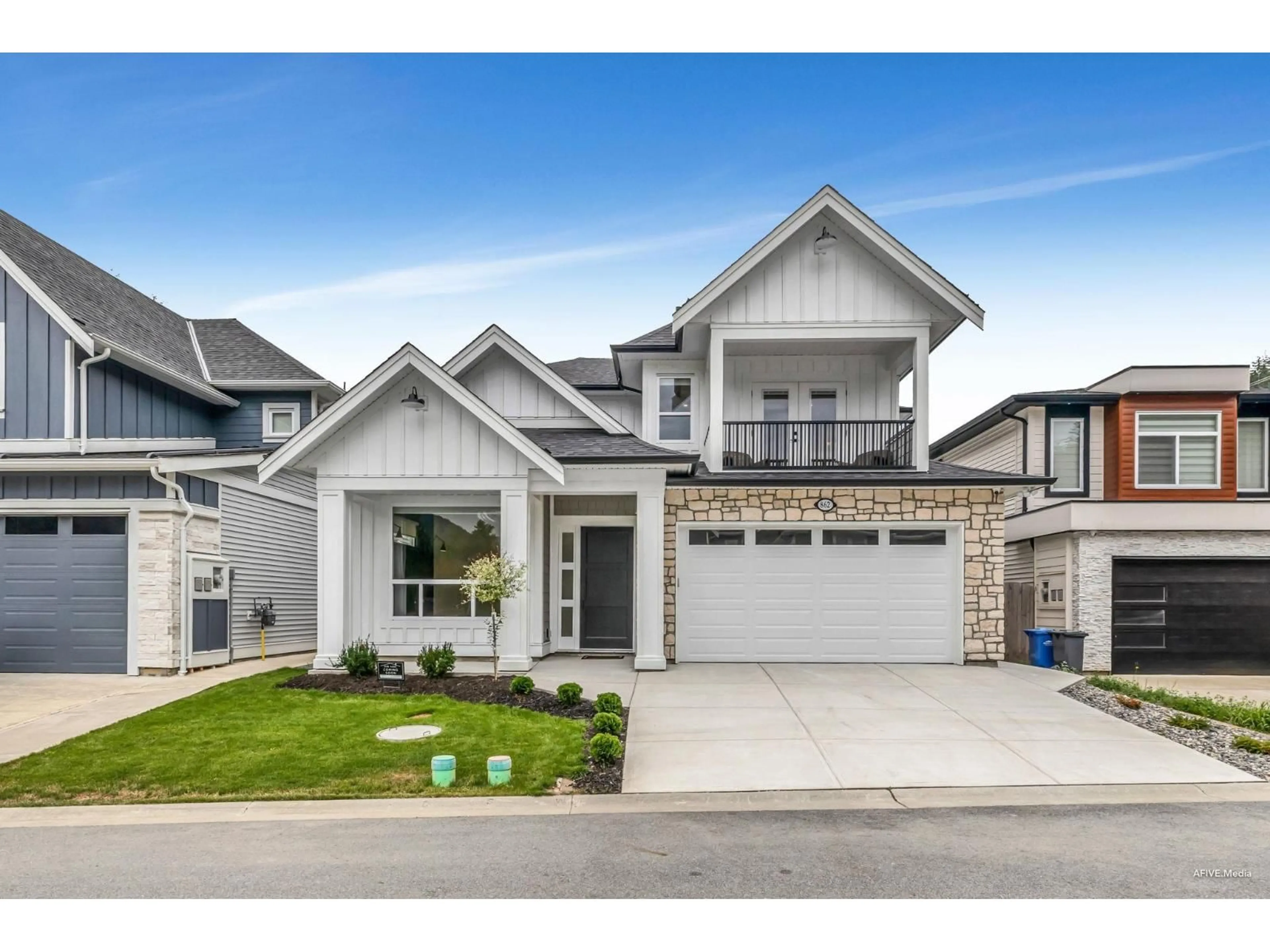 Home with vinyl exterior material, street for 862 WILLOW PLACE, Harrison Hot Springs British Columbia V0M1K0