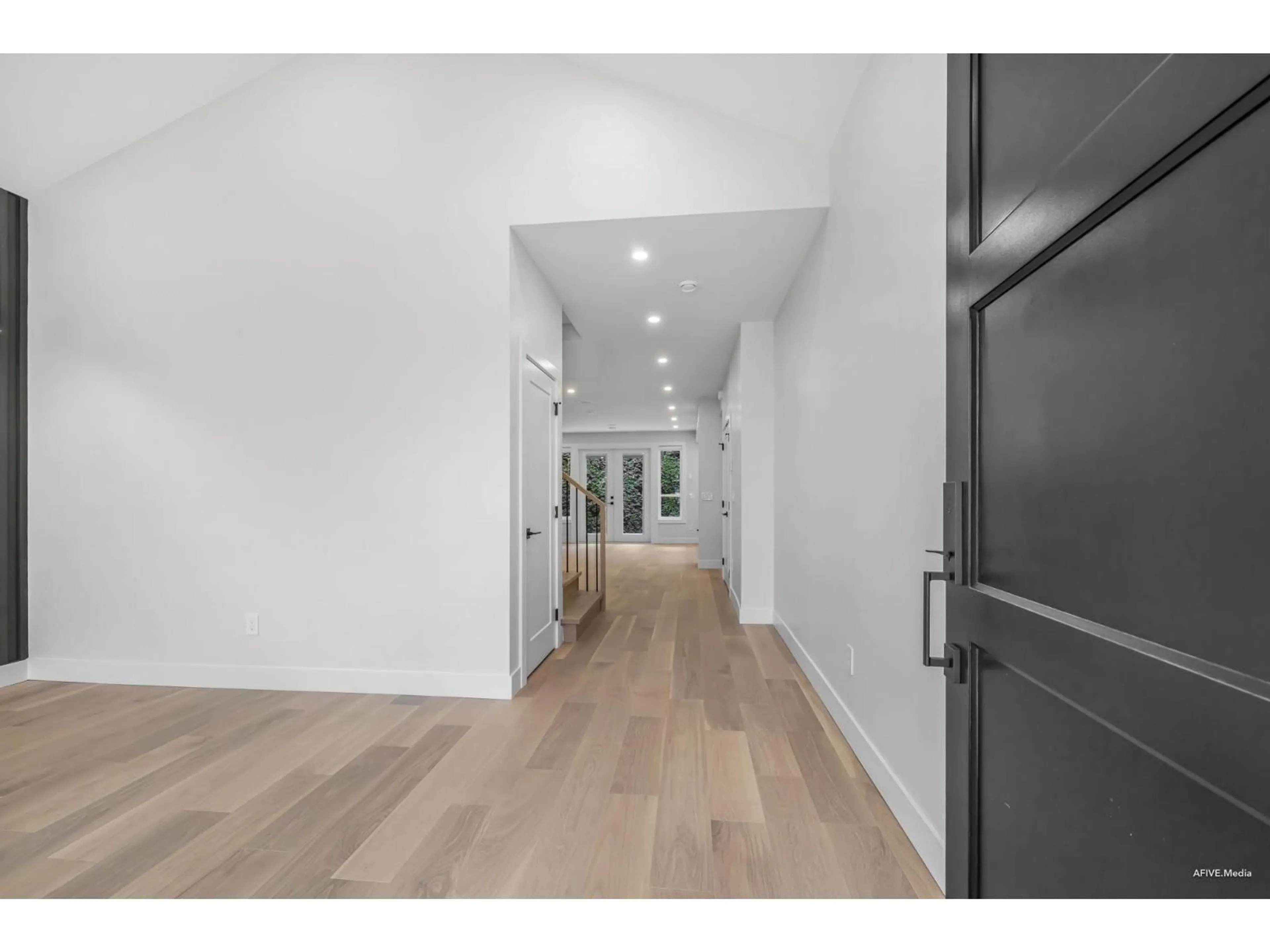 Indoor entryway for 862 WILLOW PLACE, Harrison Hot Springs British Columbia V0M1K0