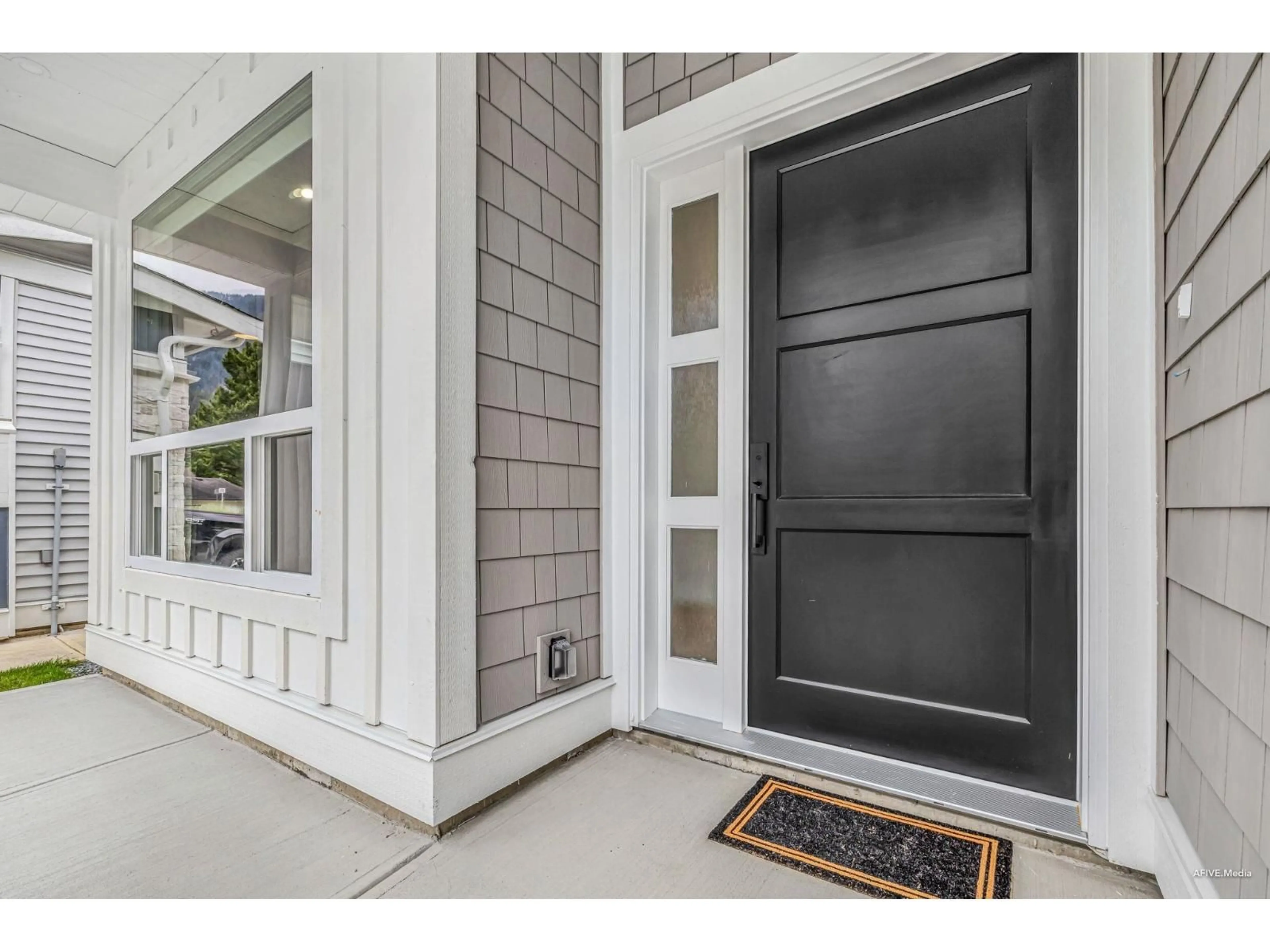 Indoor entryway for 862 WILLOW PLACE, Harrison Hot Springs British Columbia V0M1K0