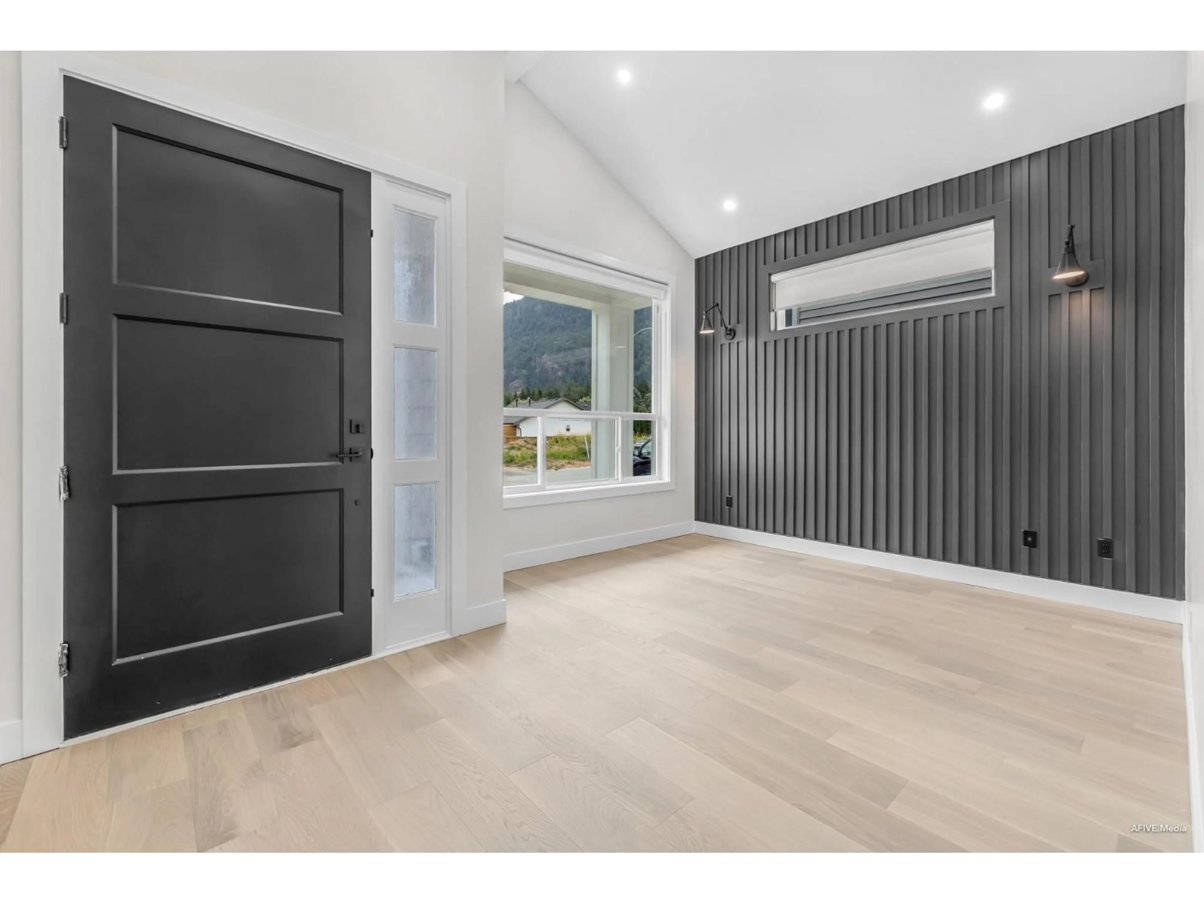 Indoor entryway for 862 WILLOW PLACE, Harrison Hot Springs British Columbia V0M1K0