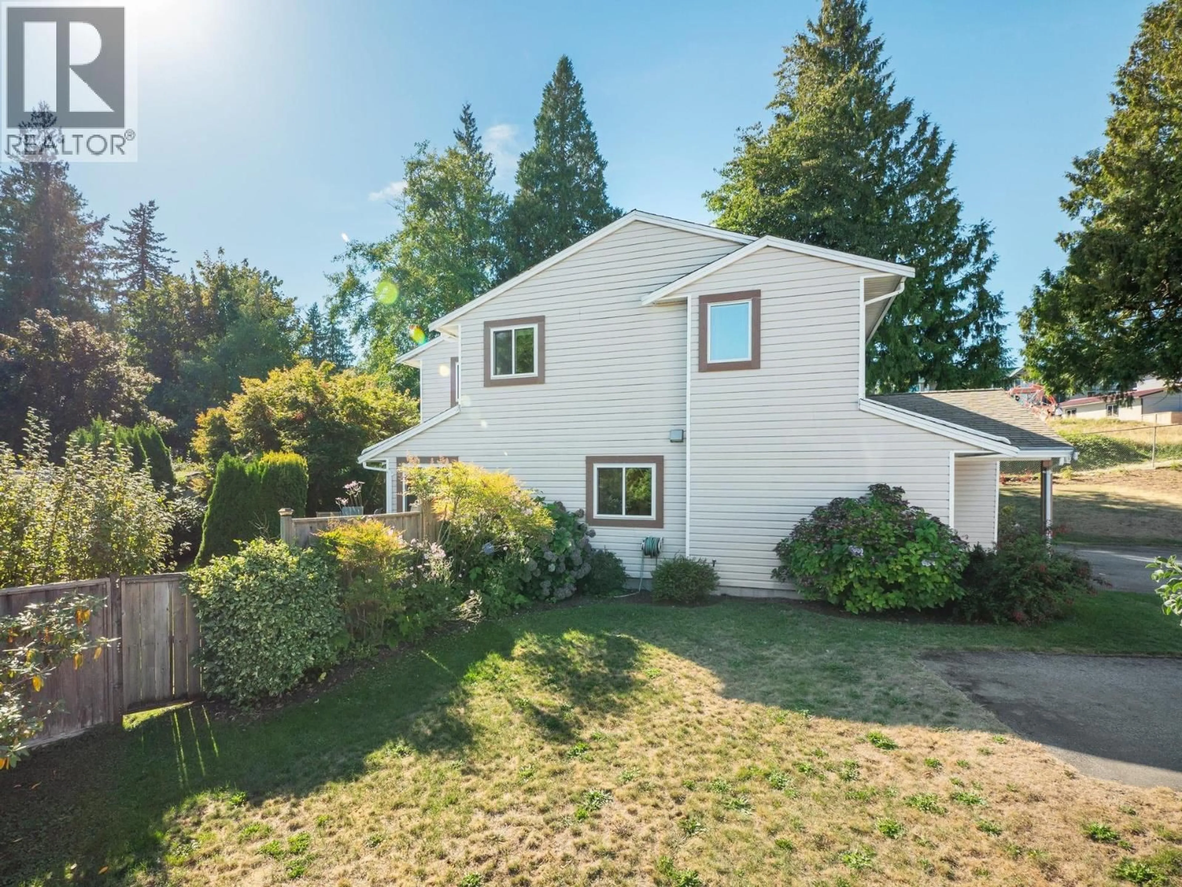 A pic from outside/outdoor area/front of a property/back of a property/a pic from drone, street for 10 - 765 SCHOOL ROAD, Gibsons British Columbia V0N1V9