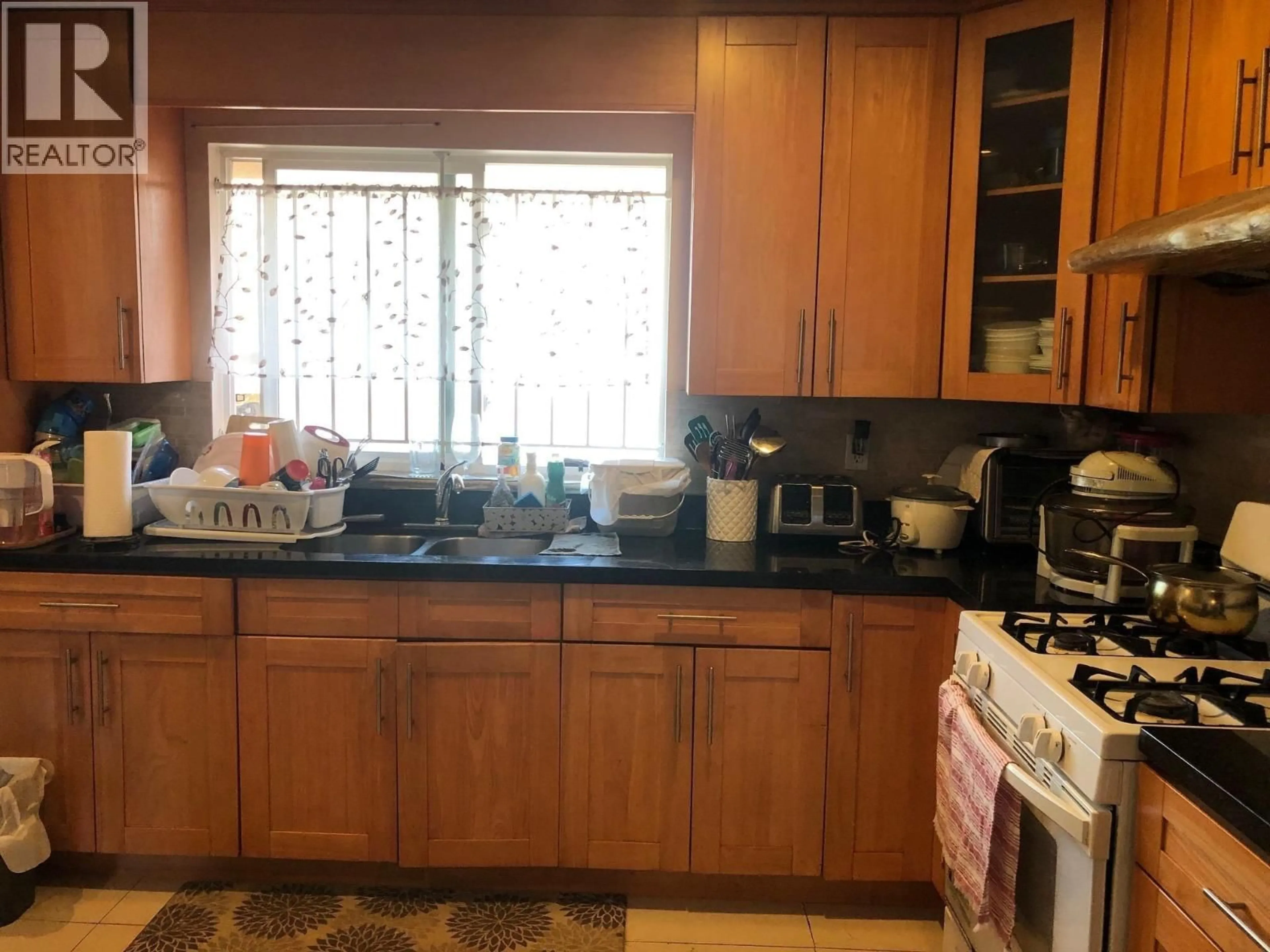Standard kitchen, unknown for 153 MARINE DRIVE, Vancouver British Columbia V5X2S2