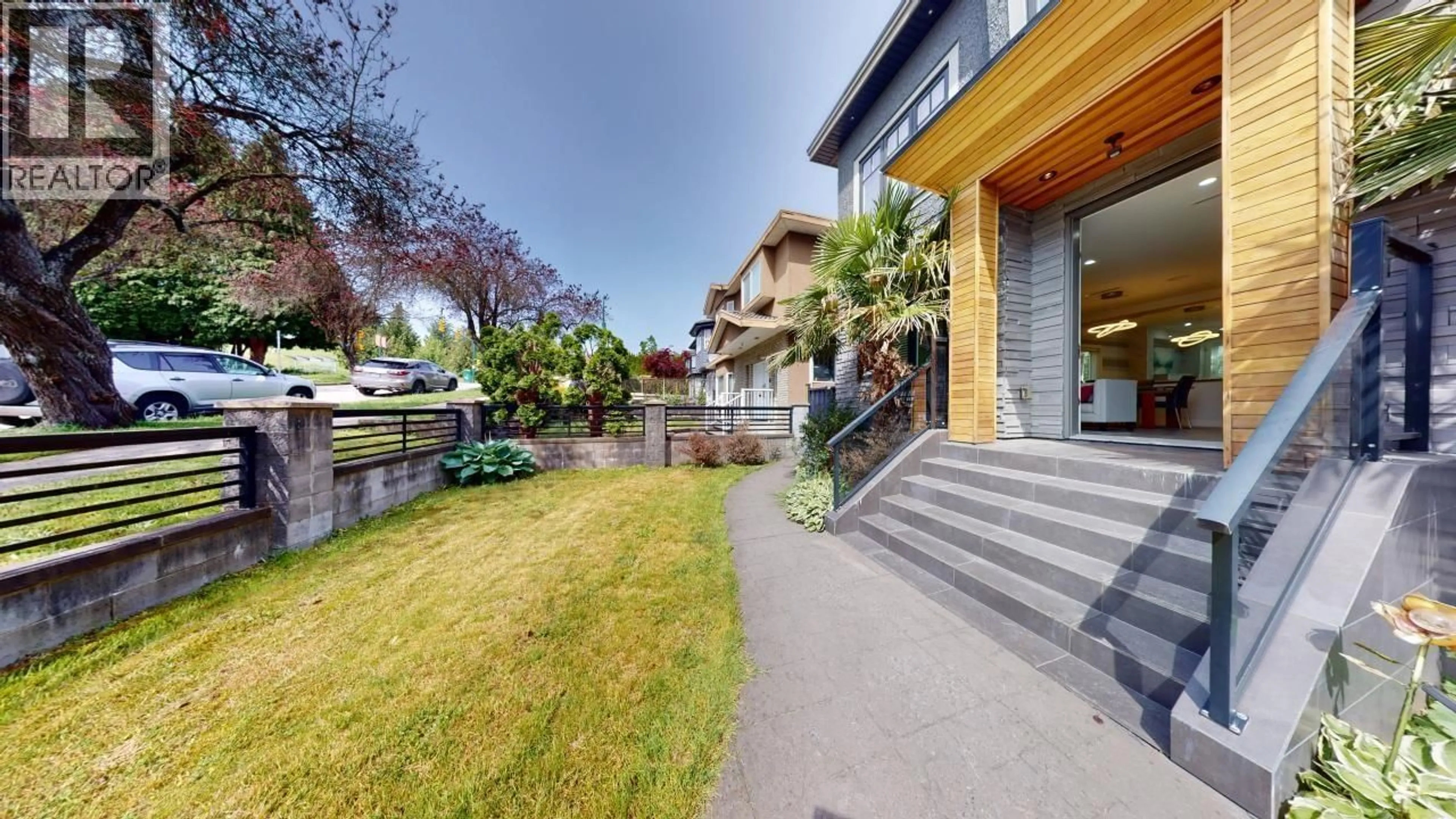 Patio, street for 3317 3RD AVENUE, Vancouver British Columbia V5M1J5