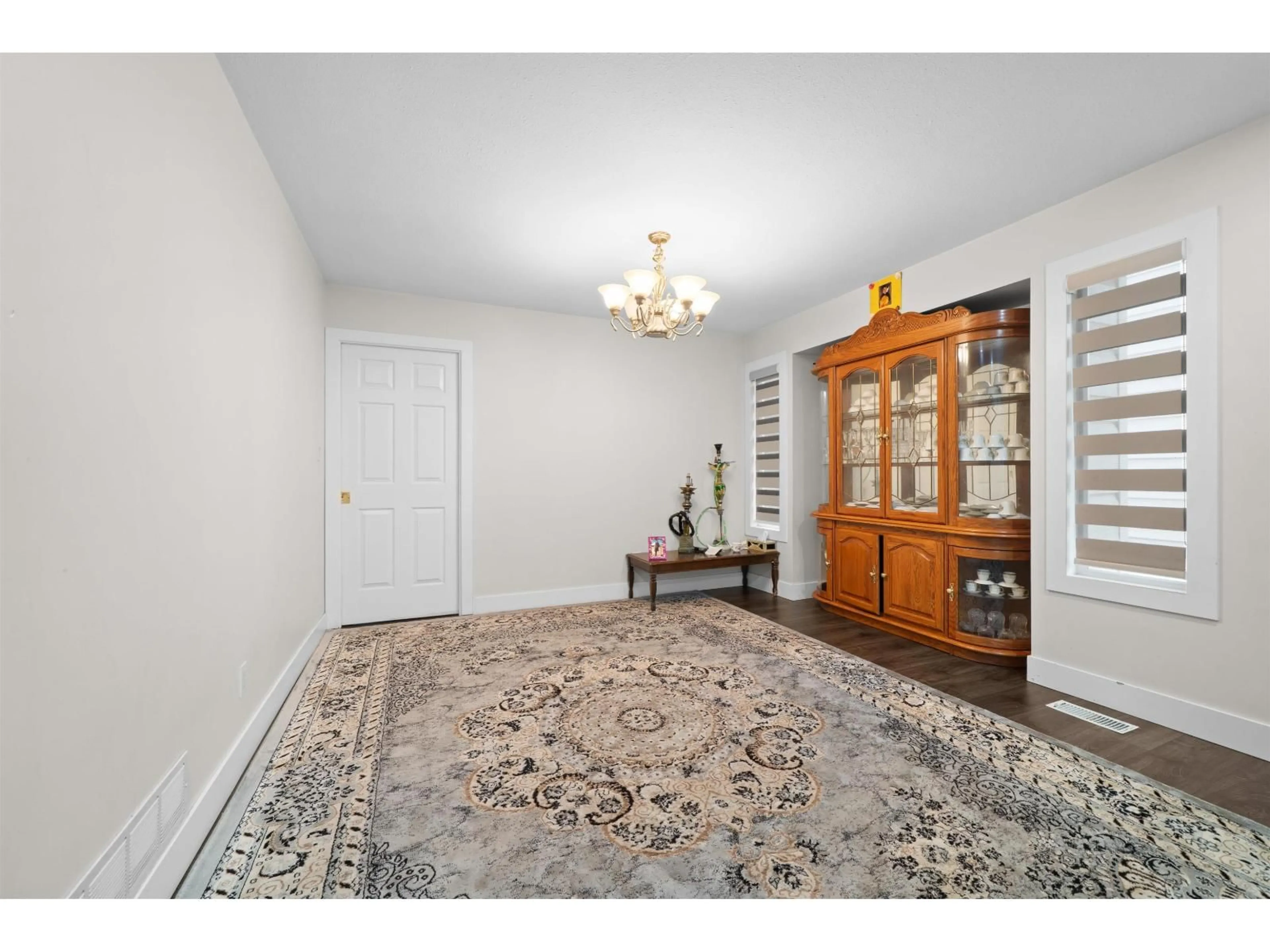 Indoor entryway for 32105 ROGERS, Abbotsford British Columbia V2T5B7