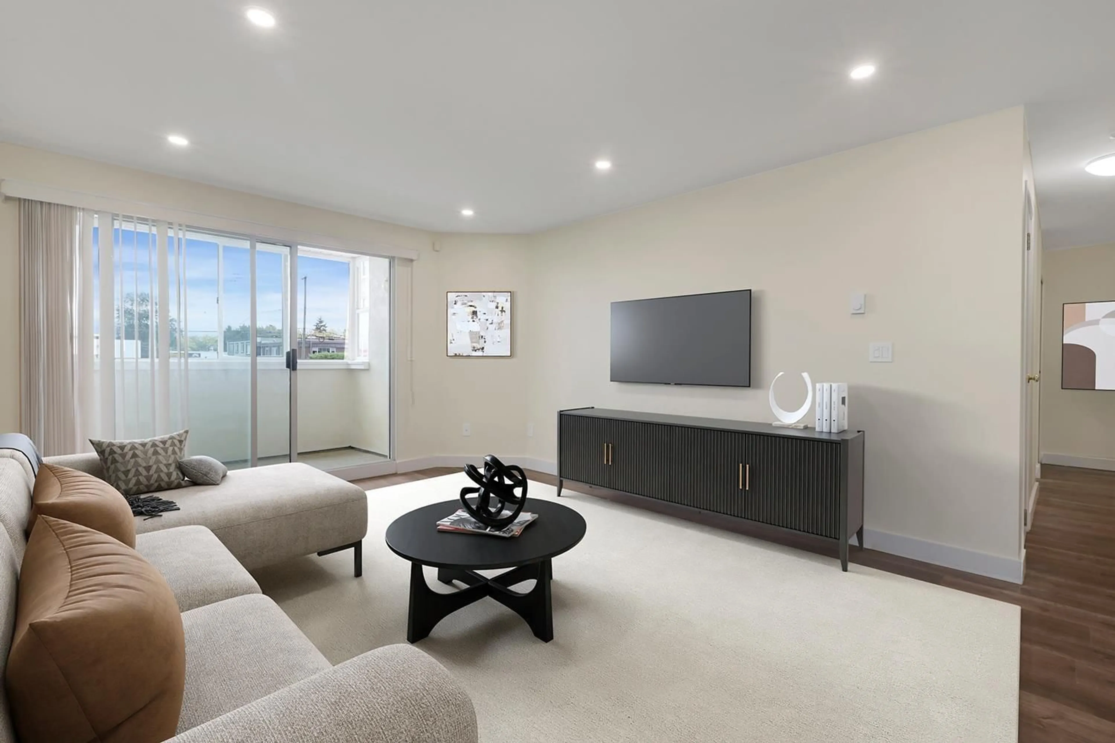 Living room with furniture, unknown for 101 - 7175 134, Surrey British Columbia V3W4T1