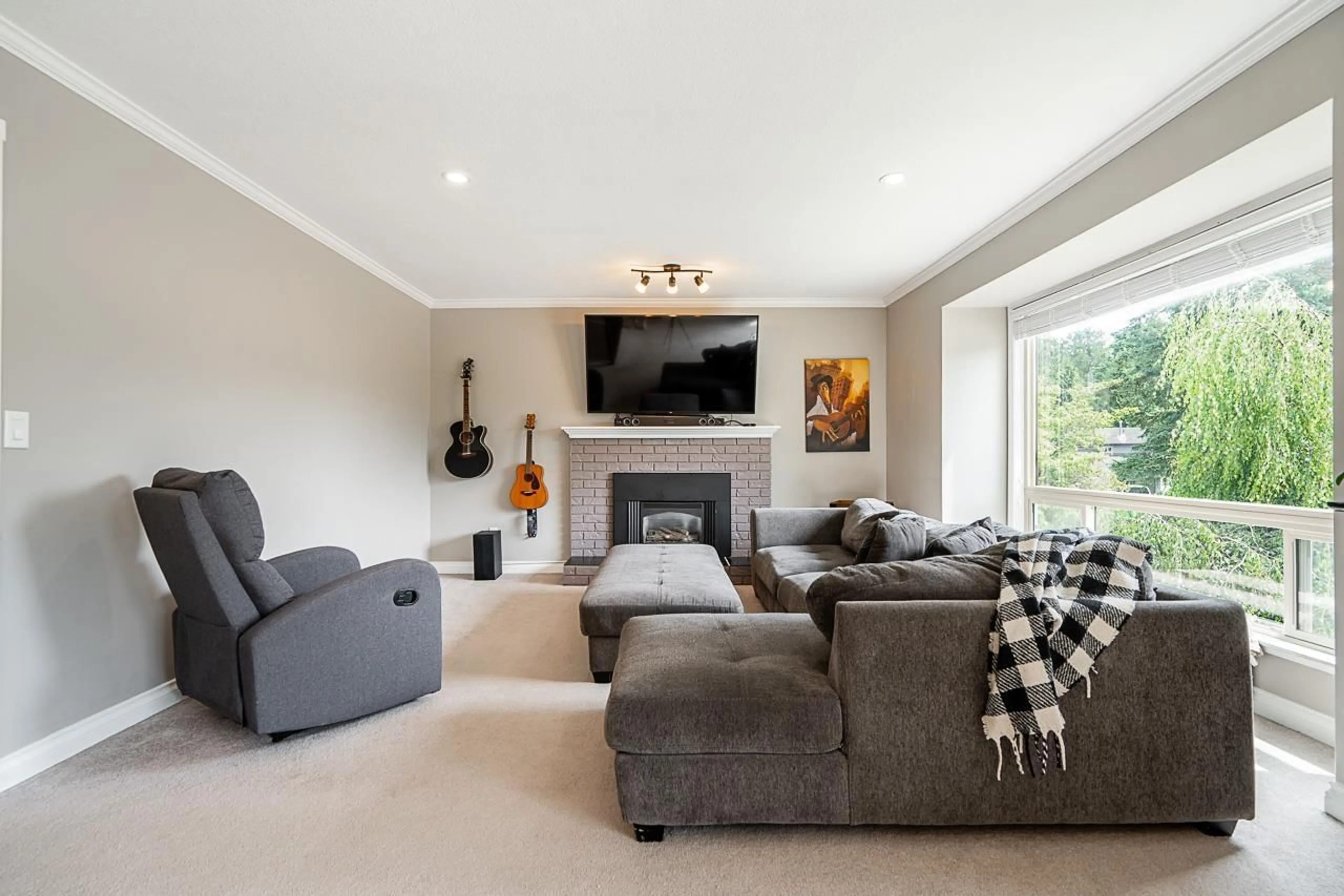 Living room with furniture, unknown for 20419 91A, Langley British Columbia V1M1B4
