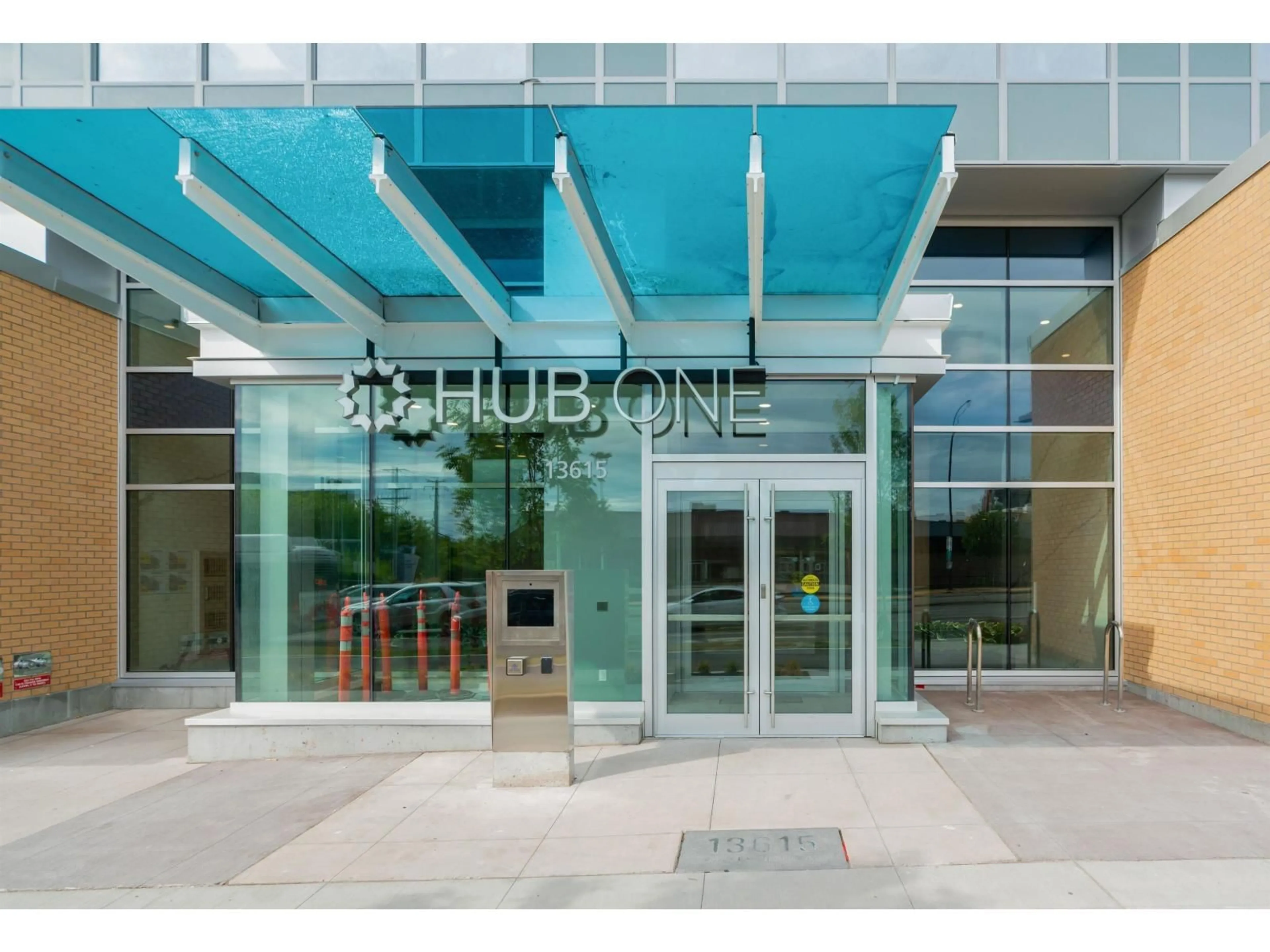 Indoor foyer for 2308 - 13615 FRASER, Surrey British Columbia V3T0P7