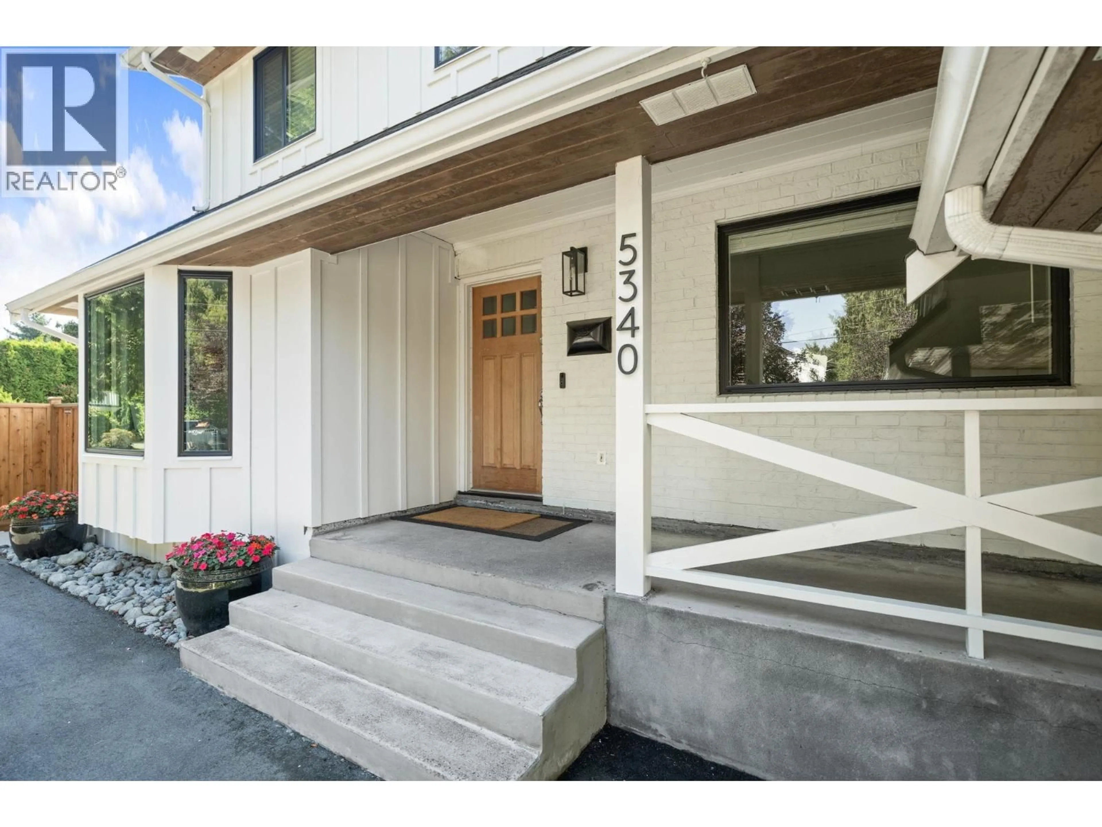 Indoor entryway for 5340 CAMARO DRIVE, Tsawwassen British Columbia V4M2B9