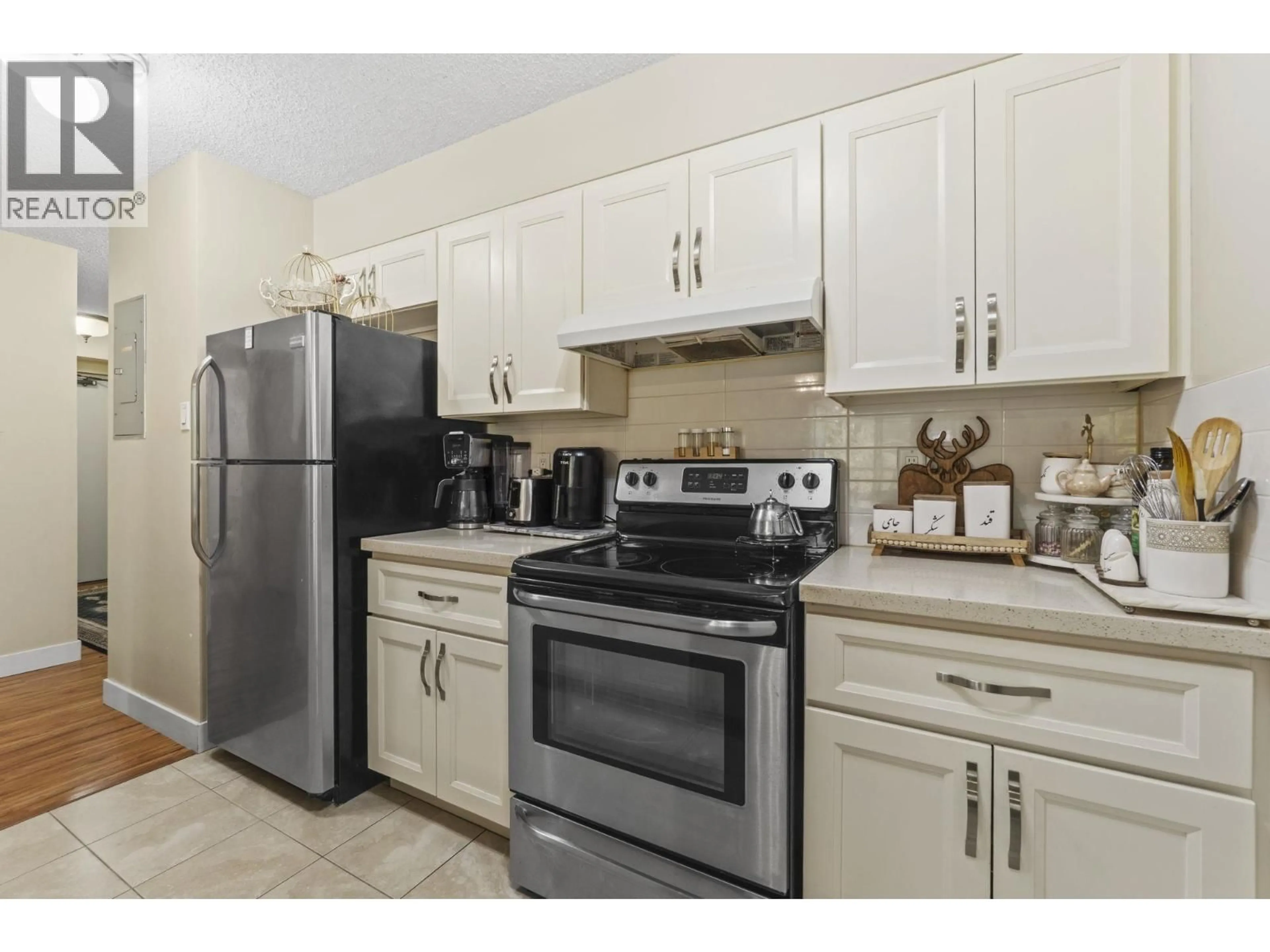 Standard kitchen, unknown for 401 - 9521 CARDSTON COURT, Burnaby British Columbia V3N4R8