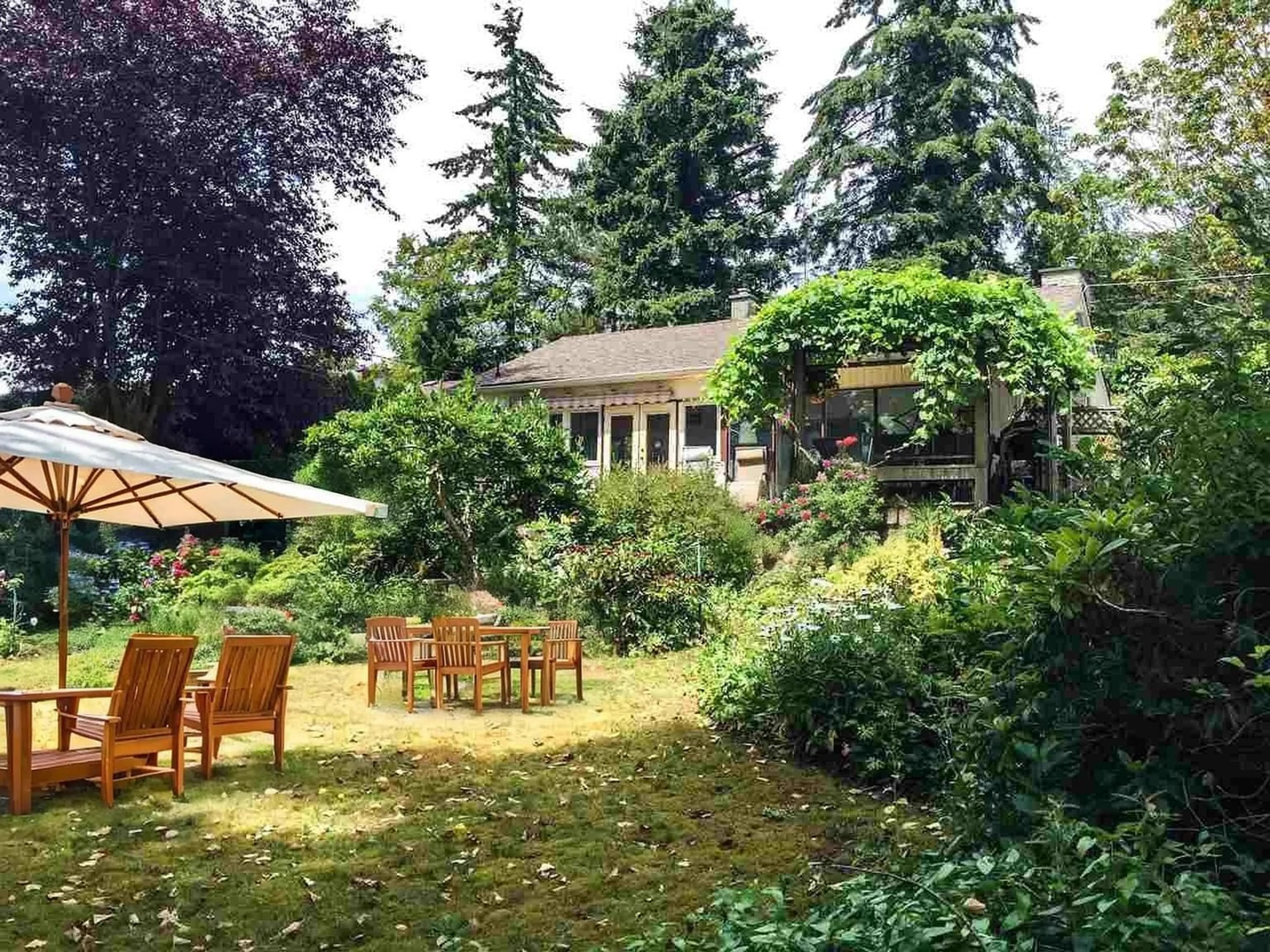 Patio, forest/trees view for 1381 EVERALL, White Rock British Columbia V4B3S7
