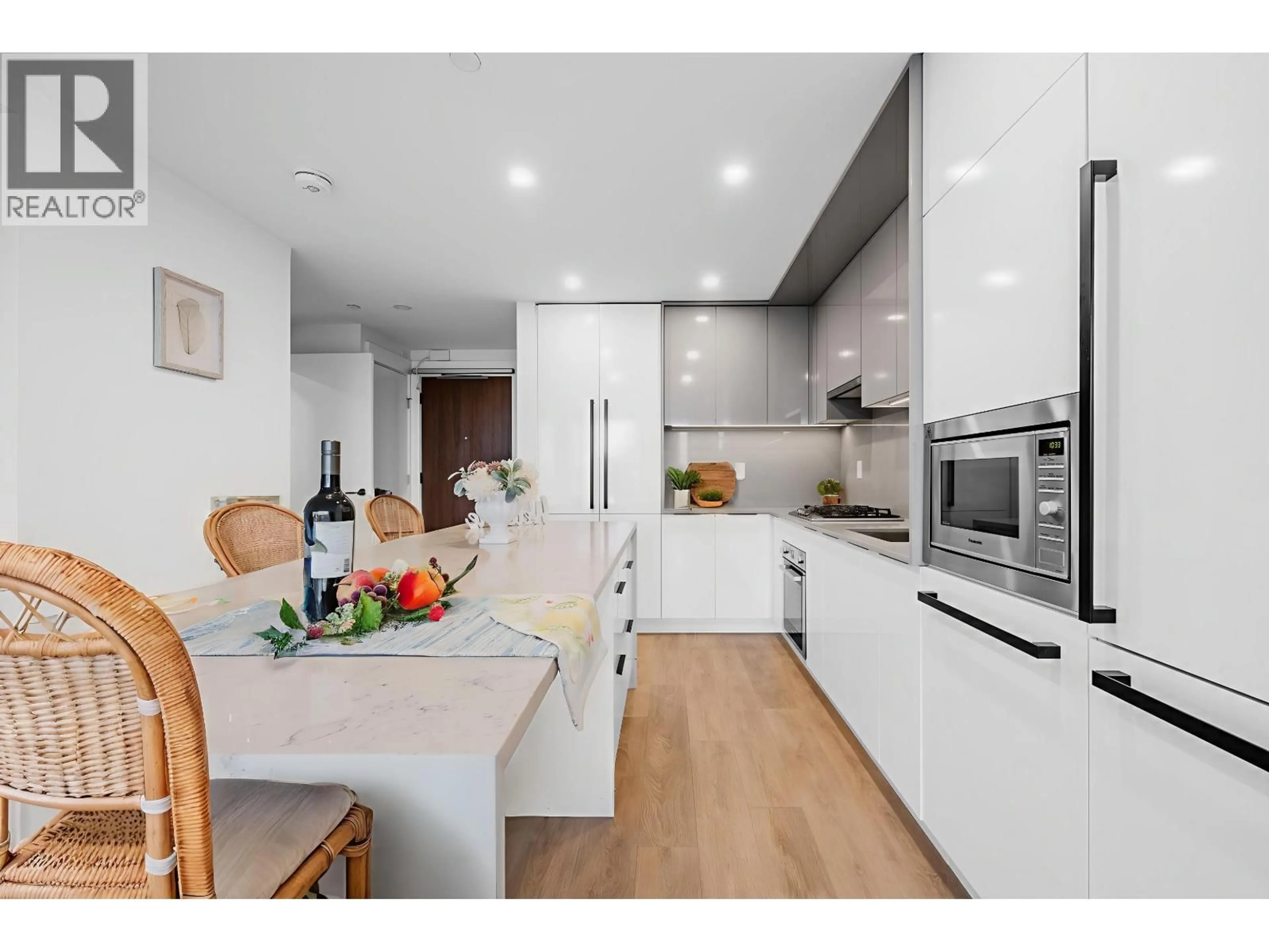 Contemporary kitchen, unknown for 603 - 4711 HAZEL STREET, Burnaby British Columbia V5H0J9