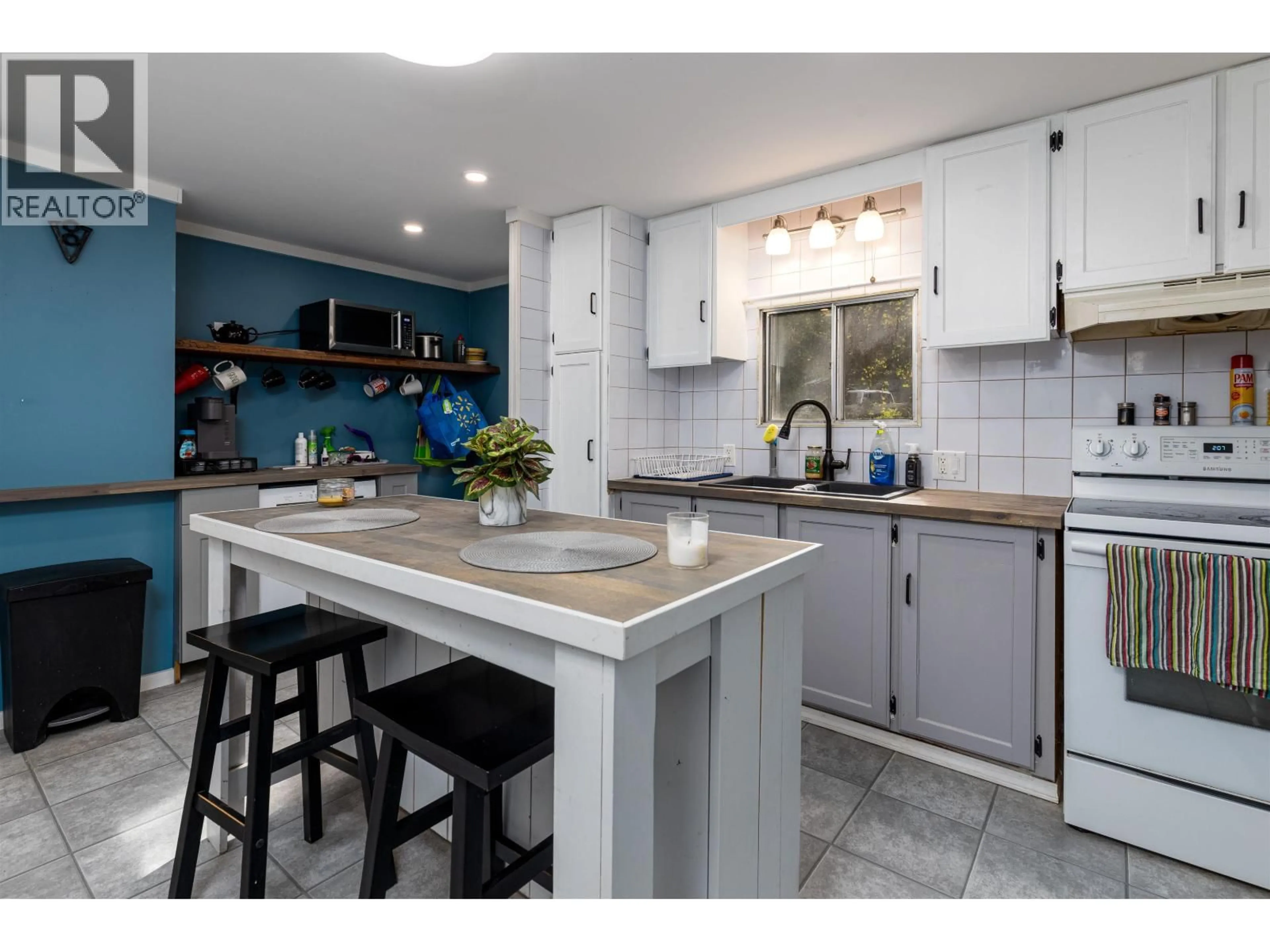 Open concept kitchen, ceramic/tile floor for 3934 KERBY STREET, Terrace British Columbia V8G4H7