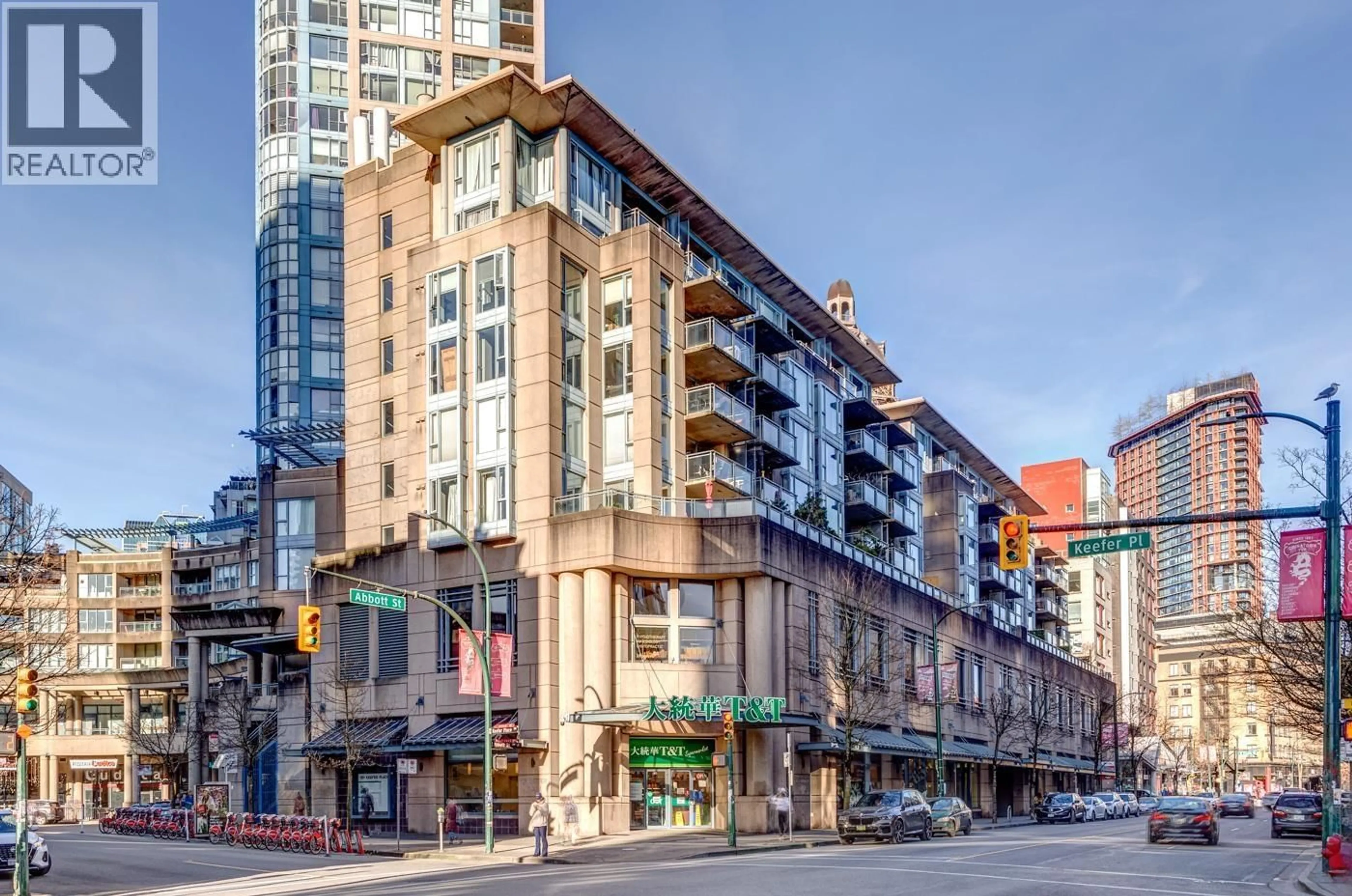 Patio, building for 809 - 555 ABBOTT STREET, Vancouver British Columbia V6B6B8