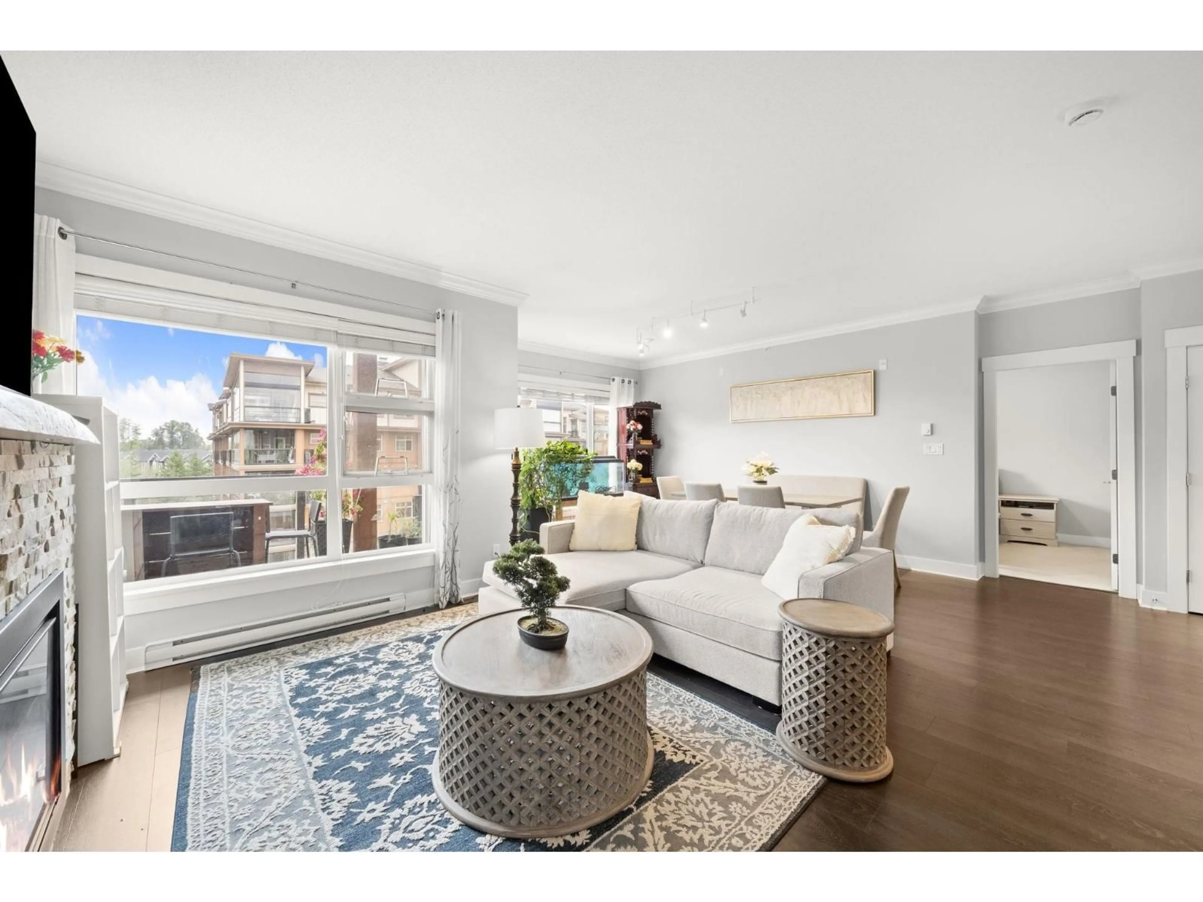 Living room with furniture, wood/laminate floor for 419 - 20728 WILLOUGHBY TOWN CENTRE, Langley British Columbia V2Y0P3