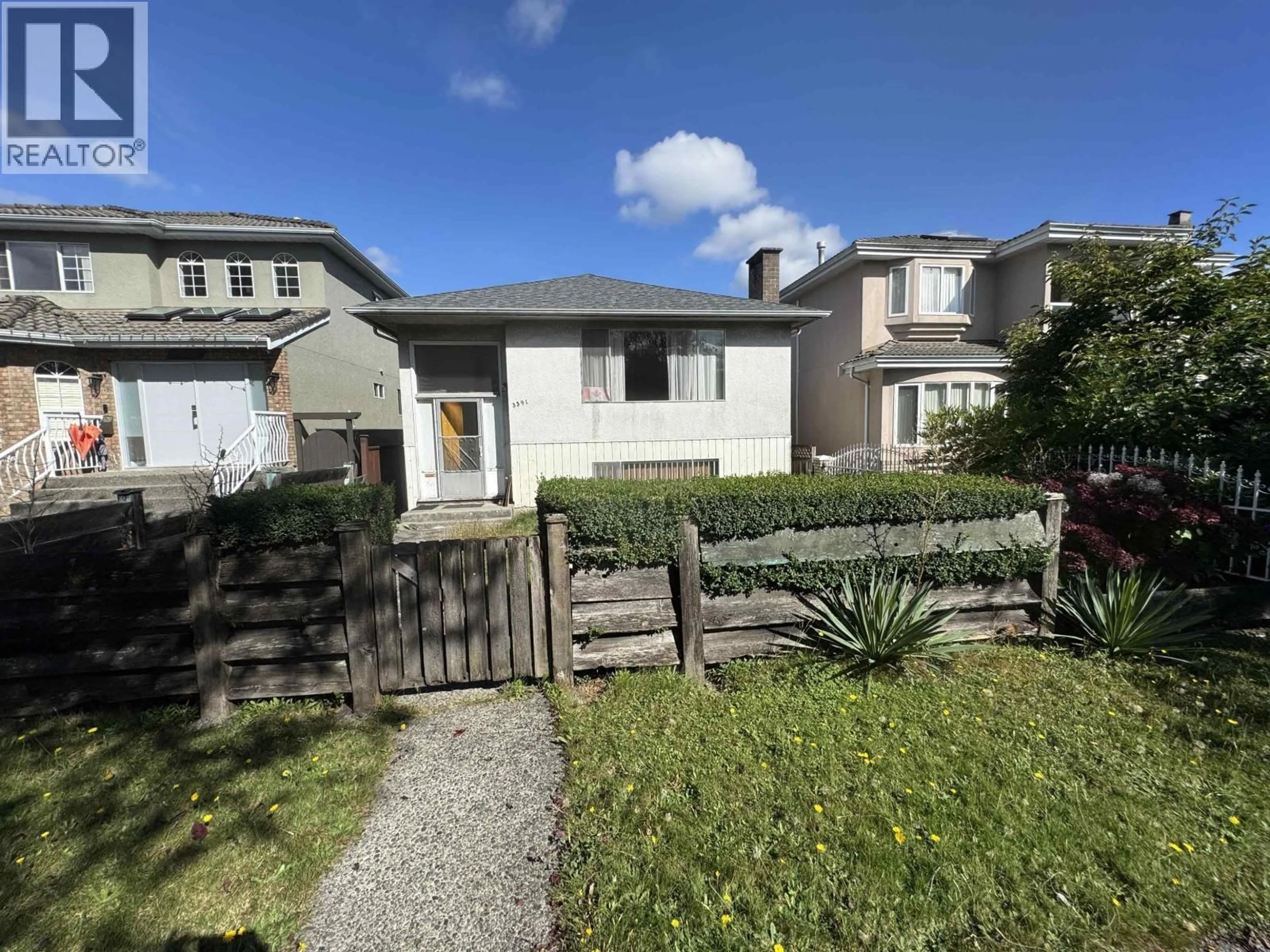 A pic from outside/outdoor area/front of a property/back of a property/a pic from drone, street for 3391 25TH AVENUE, Vancouver British Columbia V5R1J7