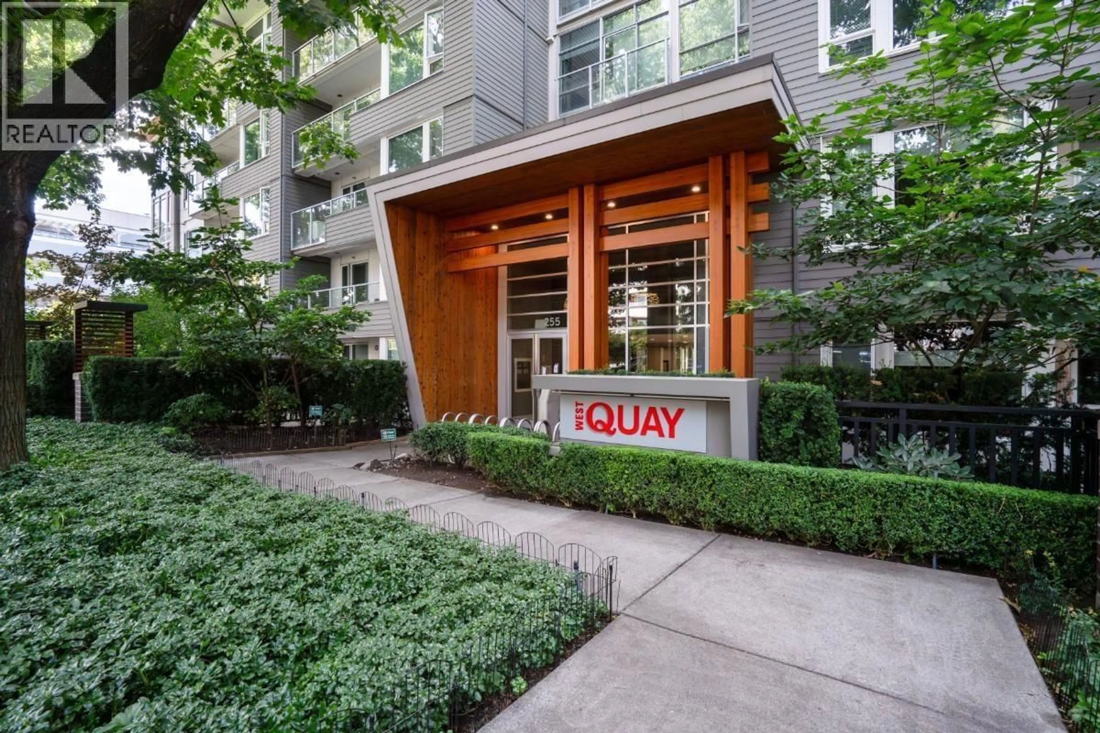 Indoor entryway for 305 - 255 1ST STREET, North Vancouver British Columbia V7M3G8