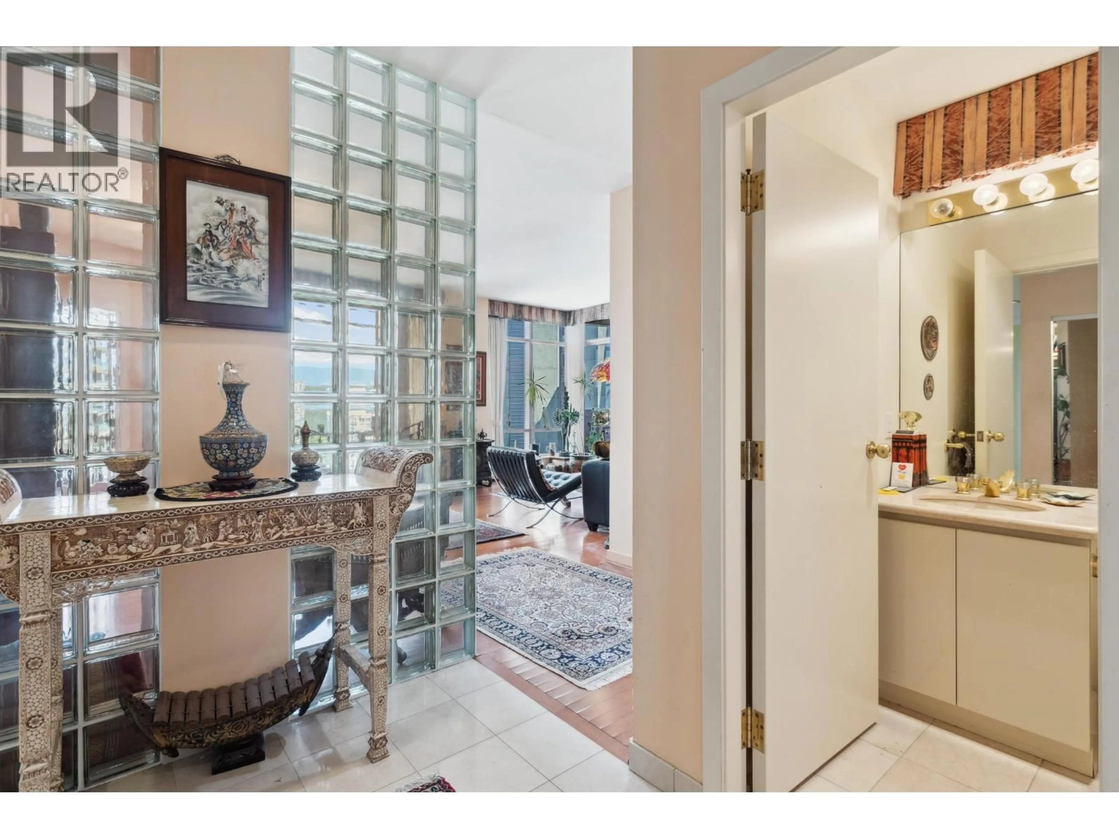 Indoor entryway for 13C - 1500 ALBERNI STREET, Vancouver British Columbia V6G3C9