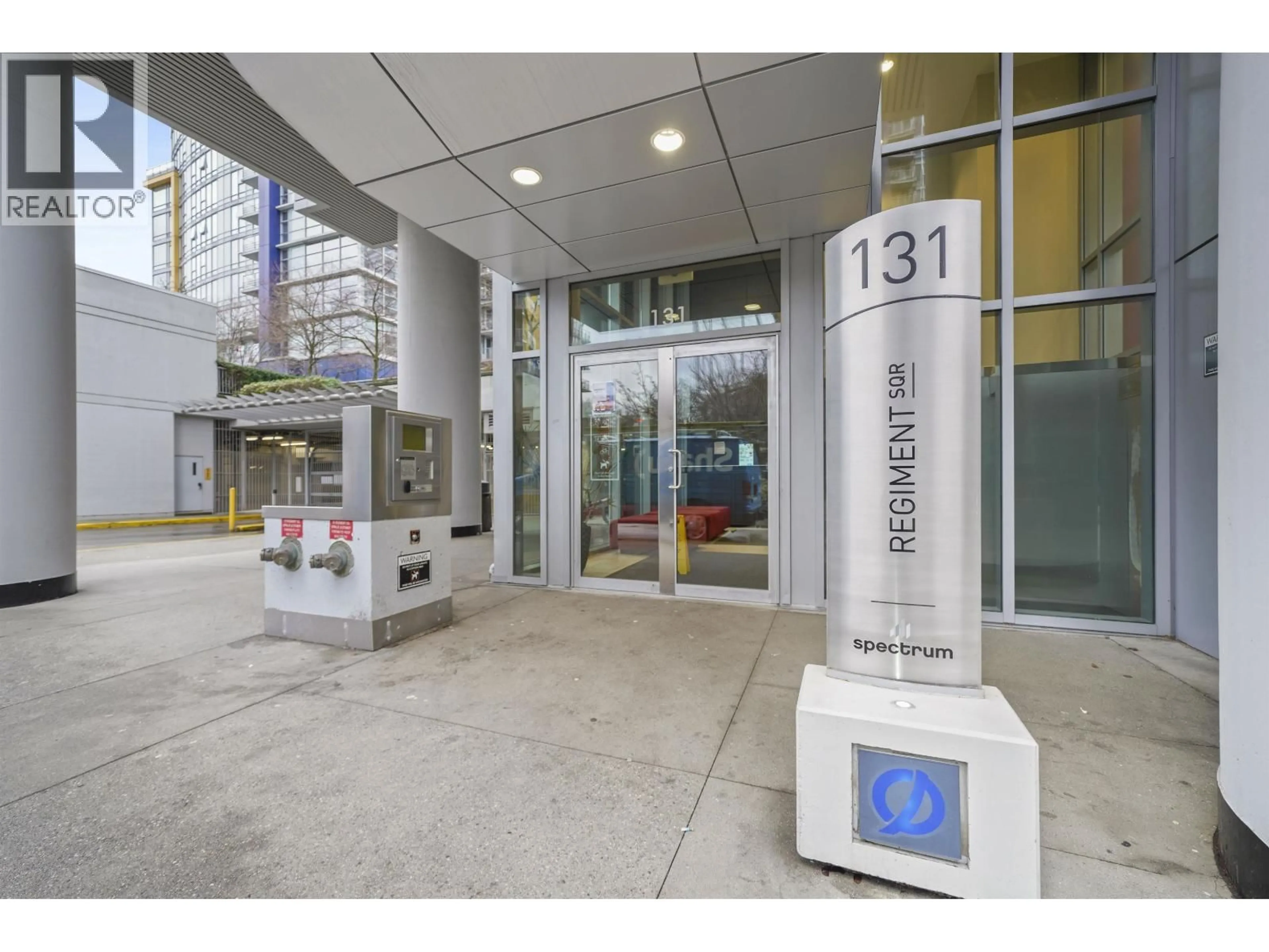 Indoor foyer for 703 - 131 REGIMENT SQUARE, Vancouver British Columbia V6B1X6