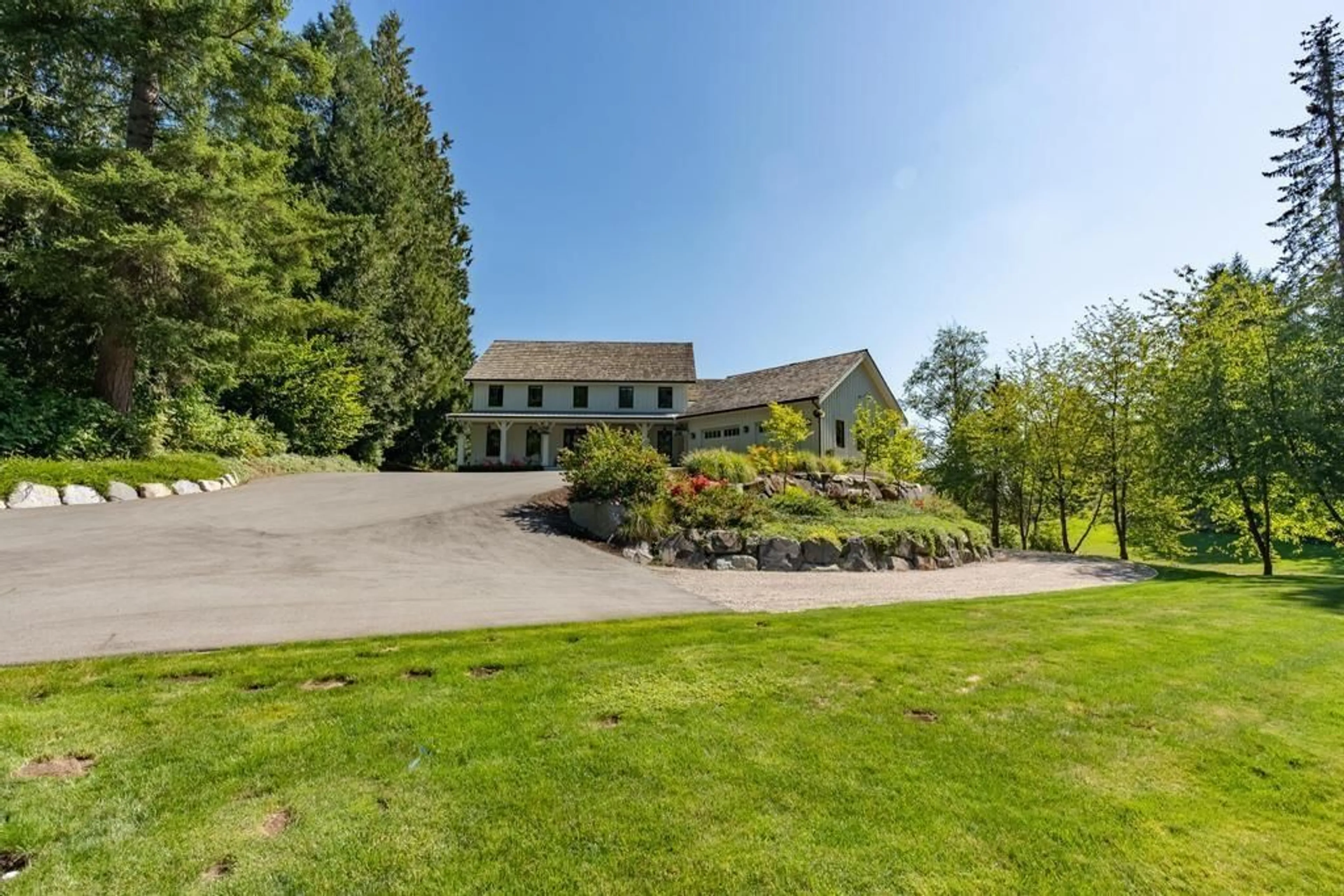 A pic from outside/outdoor area/front of a property/back of a property/a pic from drone, mountain view for 9412 222, Langley British Columbia V1M3T7