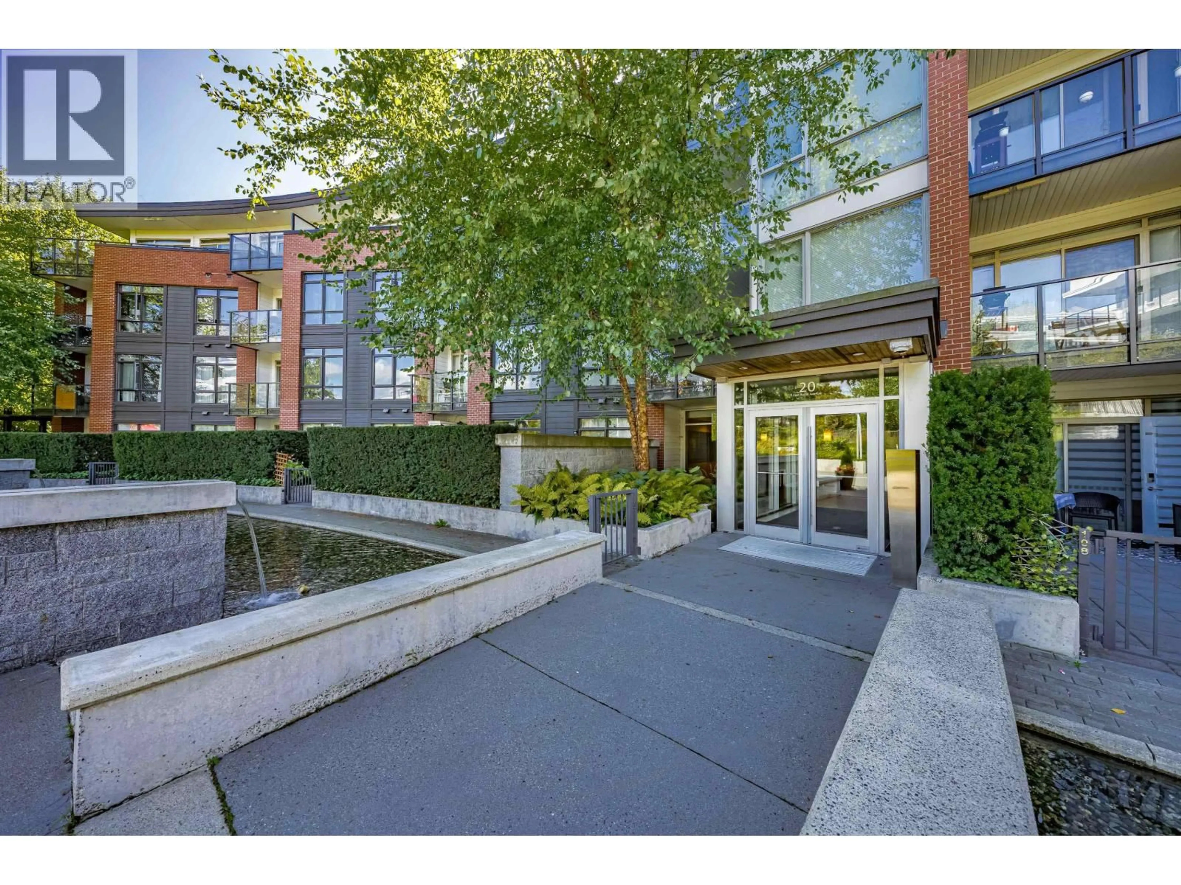 Indoor foyer for 407 - 20 ROYAL AVENUE, New Westminster British Columbia V3L0G9