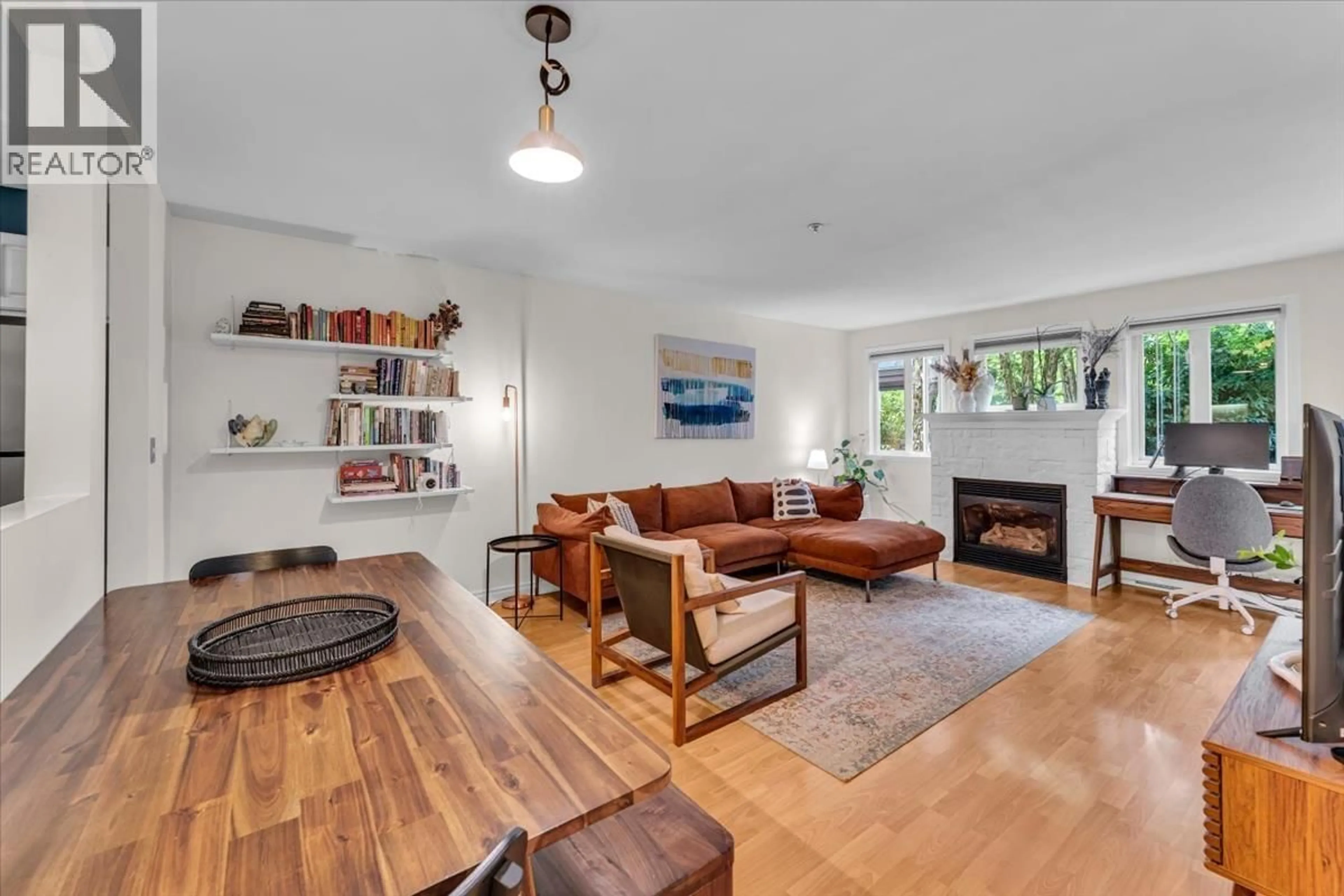 Living room with furniture, unknown for 101 - 7139 18TH AVENUE, Burnaby British Columbia V3N3N4