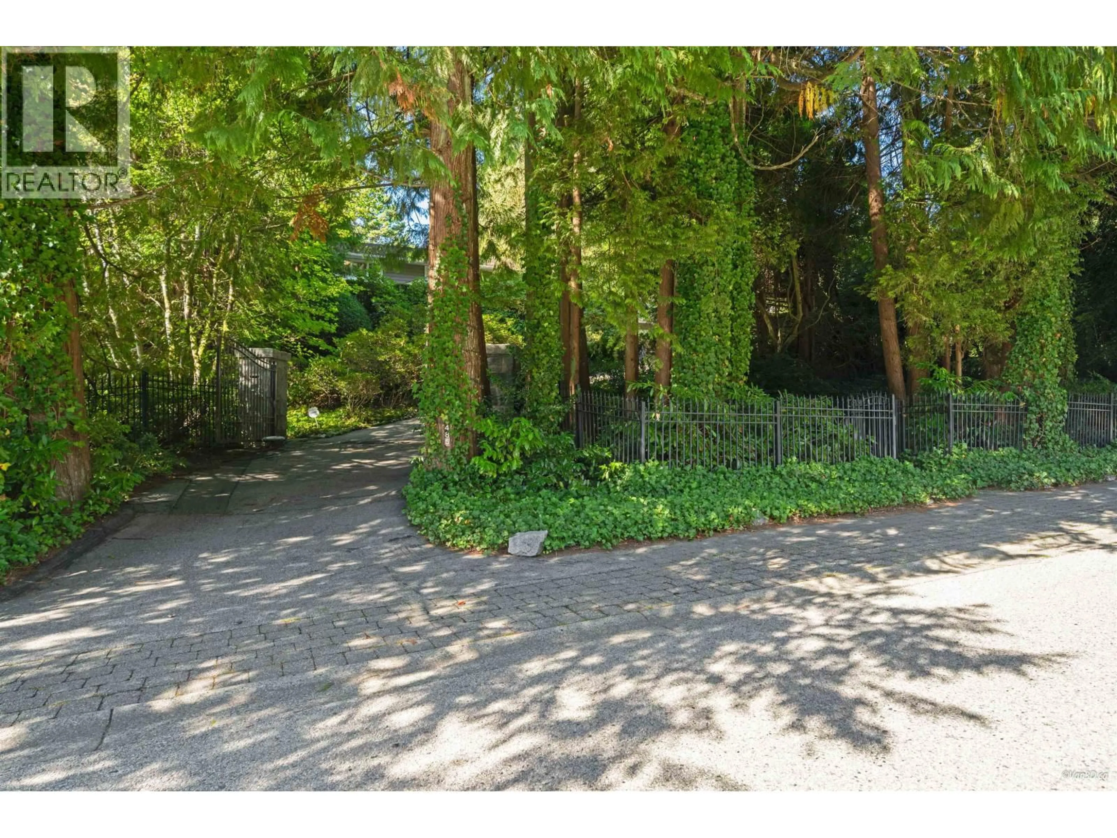 A pic from outside/outdoor area/front of a property/back of a property/a pic from drone, forest/trees view for 485 SOUTHBOROUGH DRIVE, West Vancouver British Columbia V7S1M4