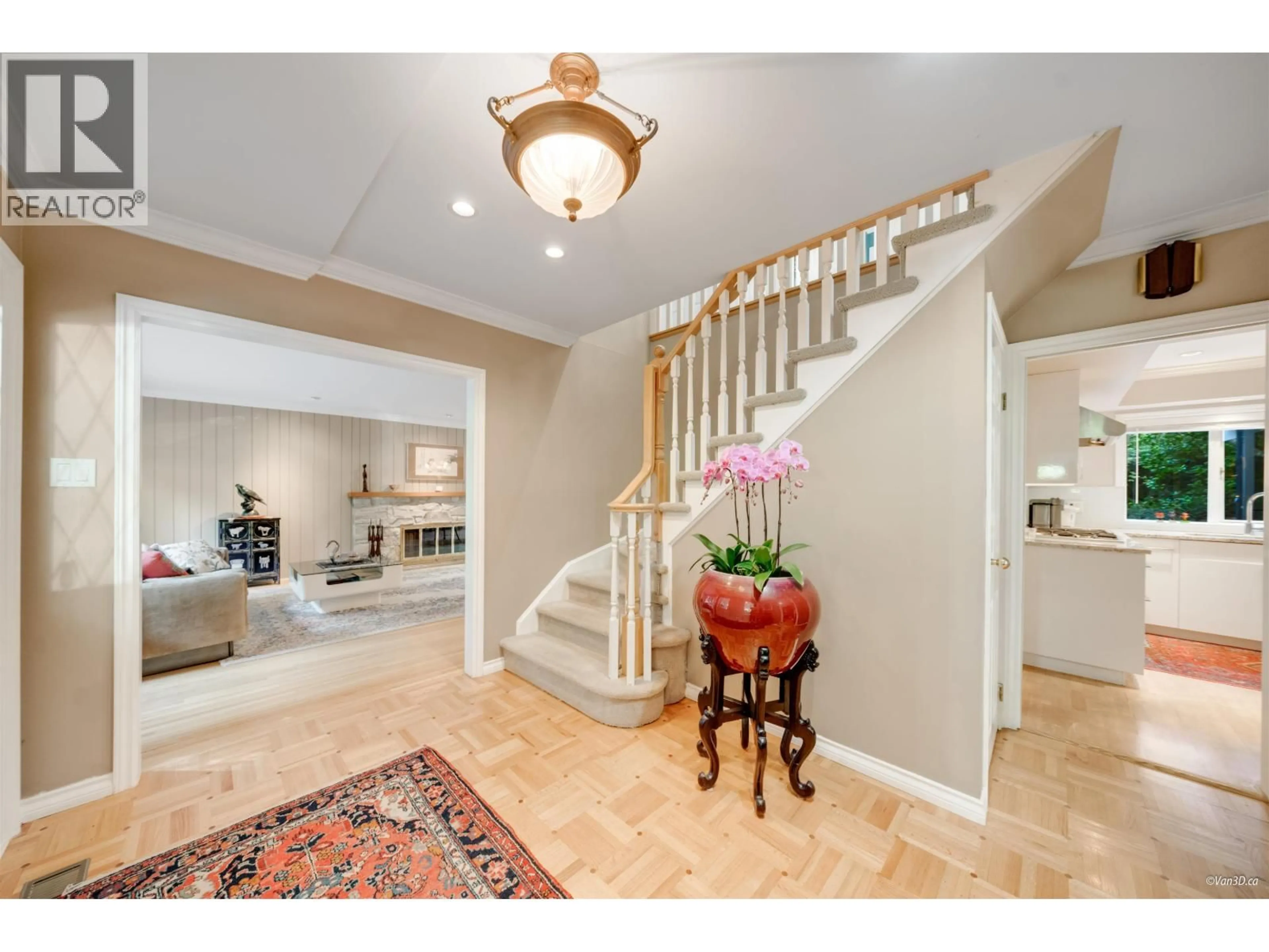 Indoor entryway for 485 SOUTHBOROUGH DRIVE, West Vancouver British Columbia V7S1M4