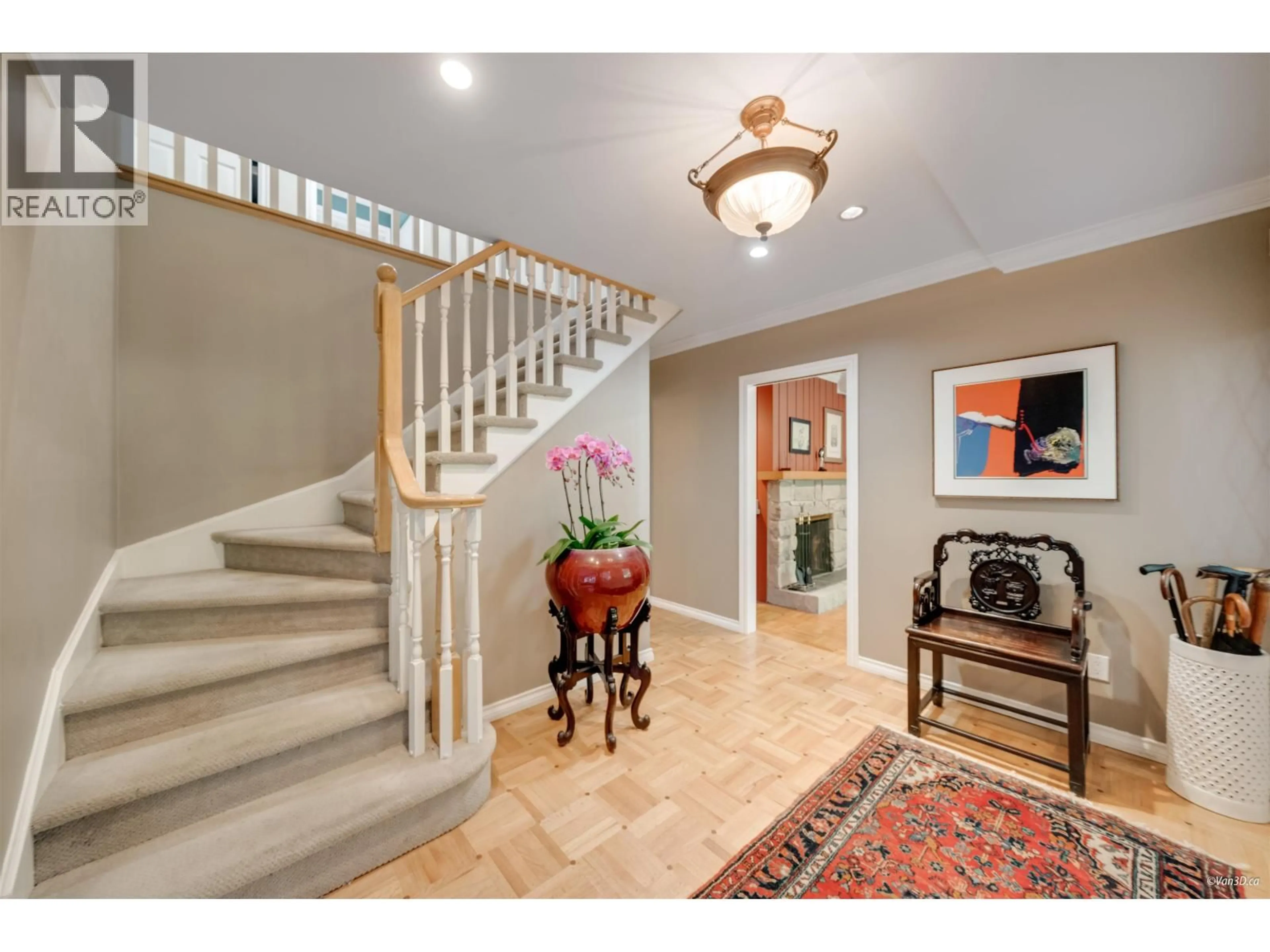 Indoor entryway for 485 SOUTHBOROUGH DRIVE, West Vancouver British Columbia V7S1M4