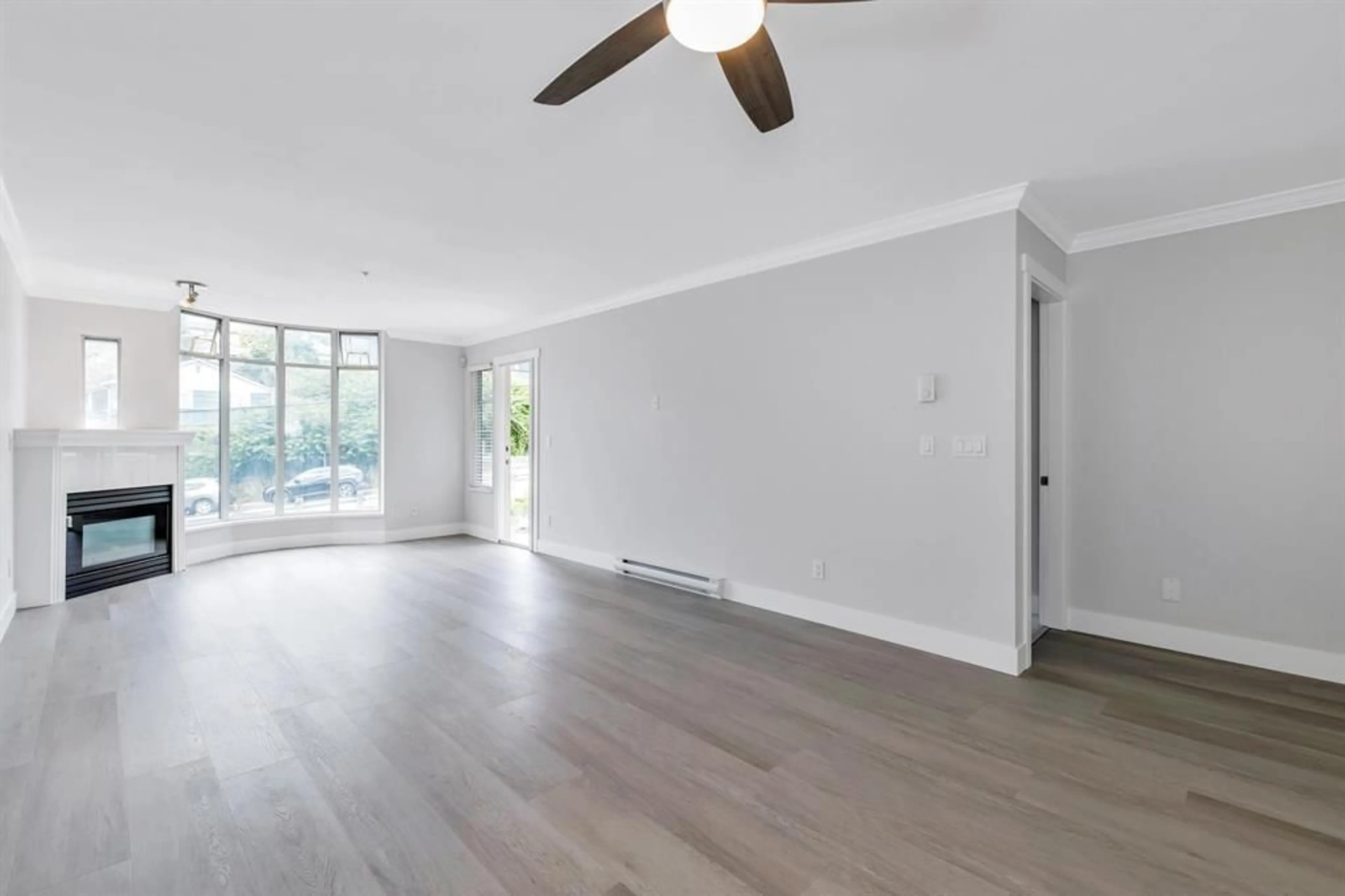 A pic of a room for 310 - 14965 MARINE, White Rock British Columbia V4B1C3