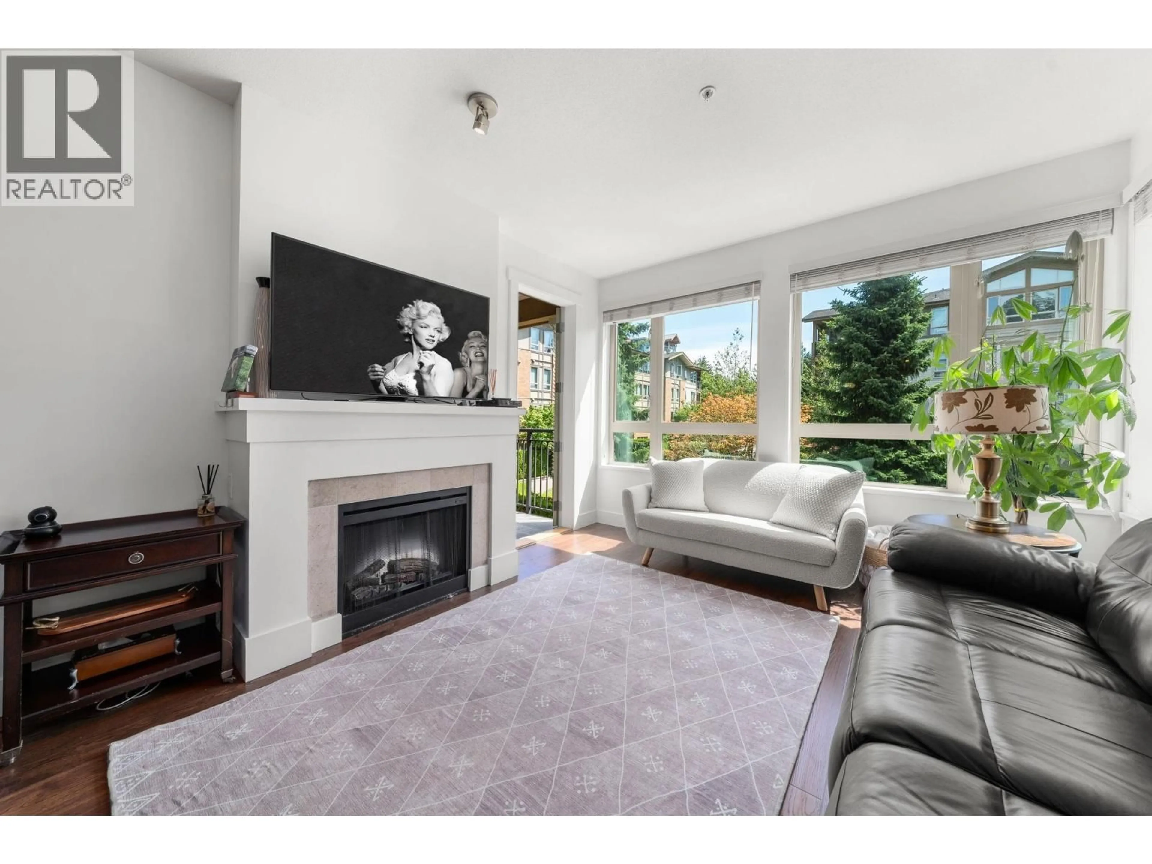 Living room with furniture, unknown for 204 - 1111 27TH STREET, North Vancouver British Columbia V7J1S3