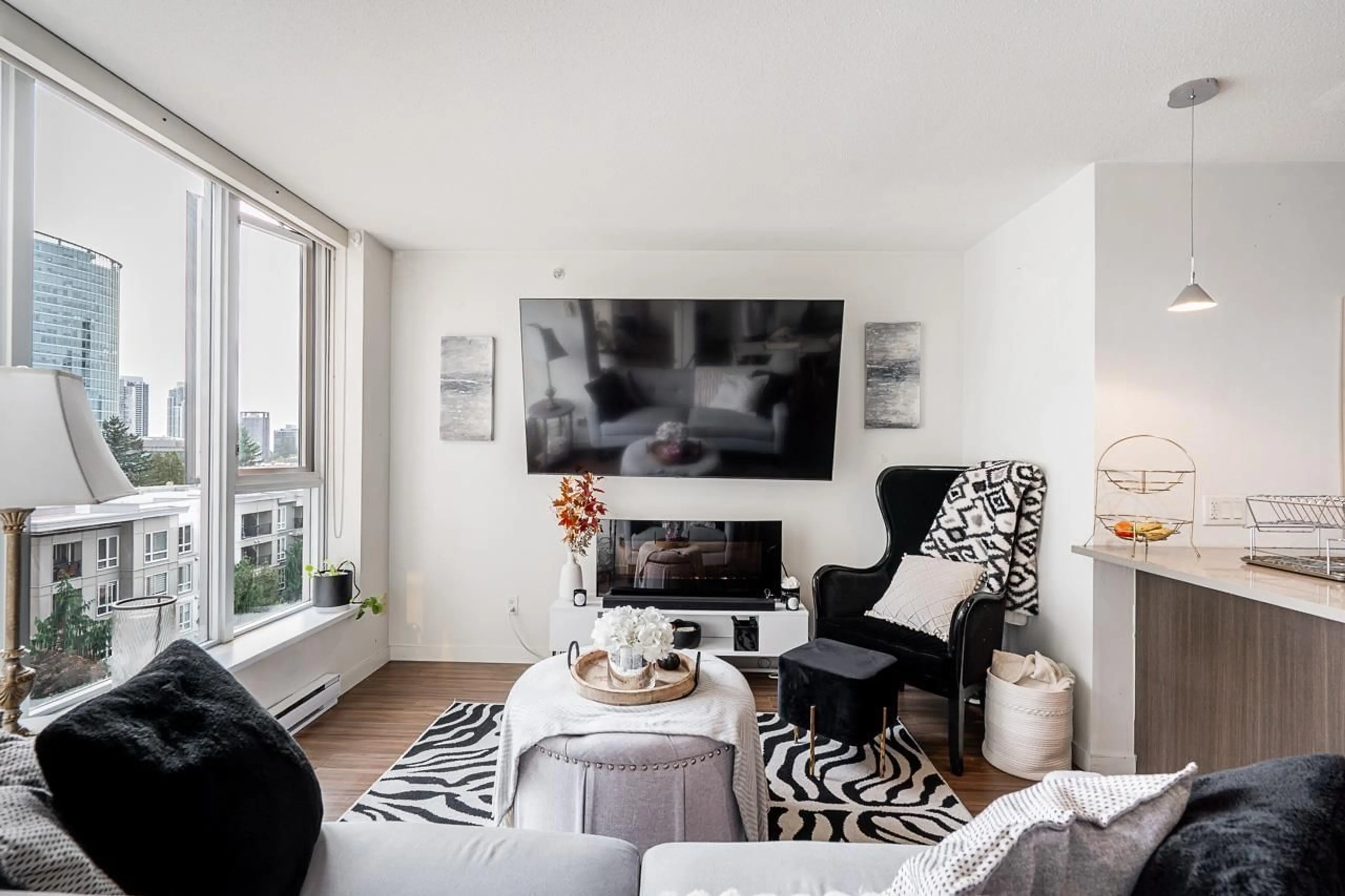 Living room with furniture, unknown for 708 - 13325 102A, Surrey British Columbia V3T0J5