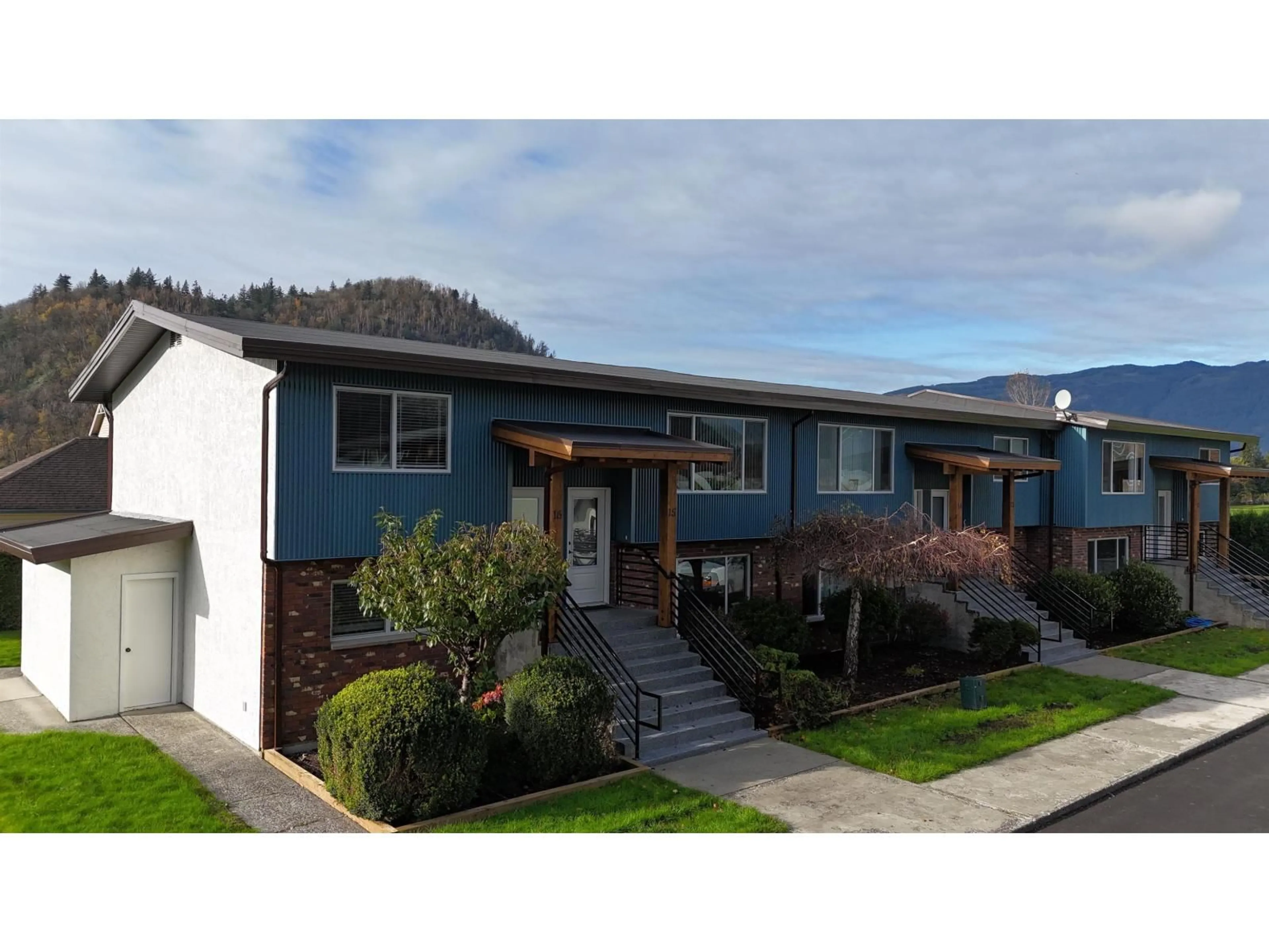 Home with vinyl exterior material, street for 13 - 1715 BEAMAN DRIVE, Agassiz British Columbia V0M1A3