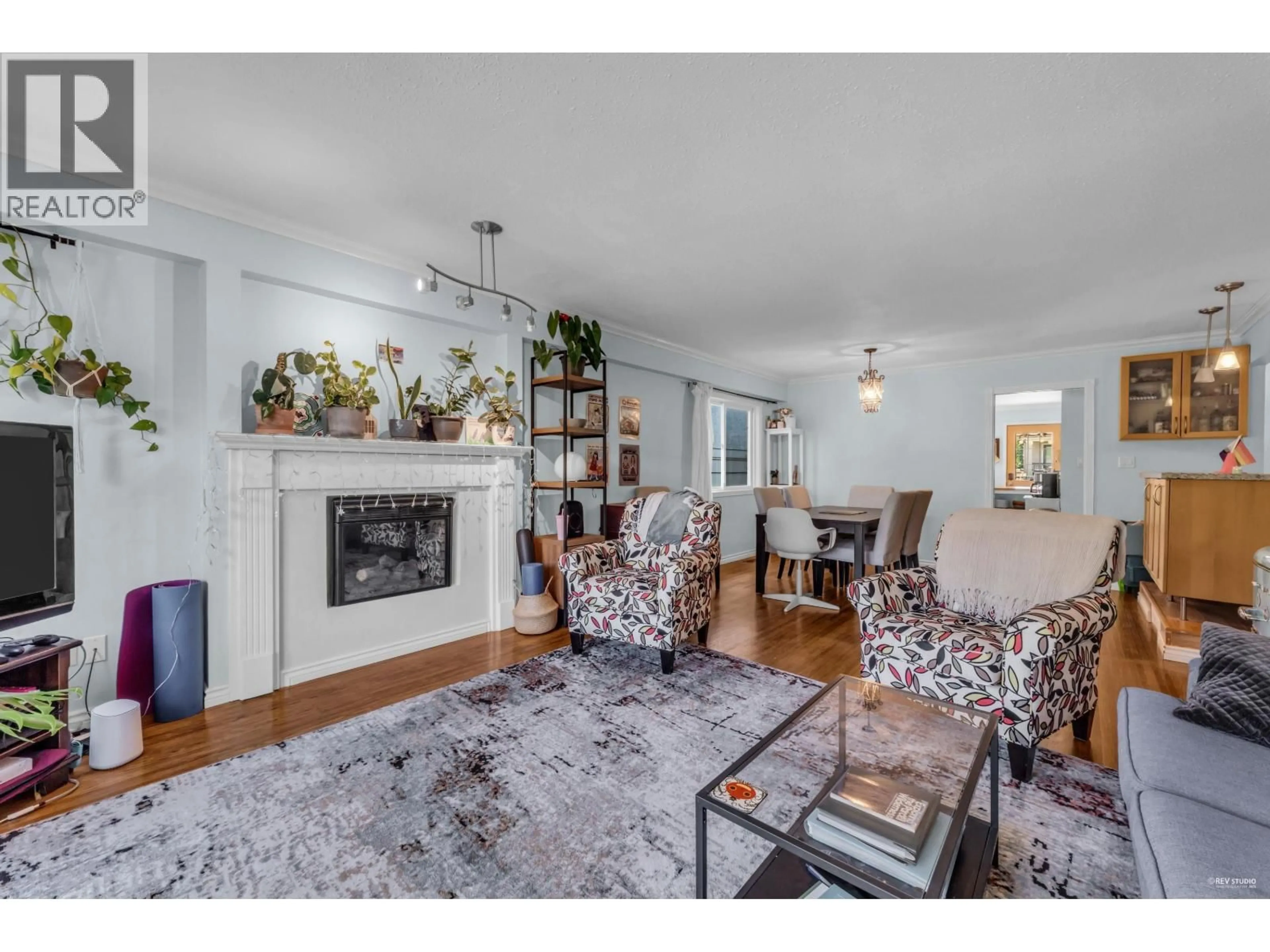 Living room with furniture, wood/laminate floor for 3636 18TH AVENUE, Vancouver British Columbia V6S1B2