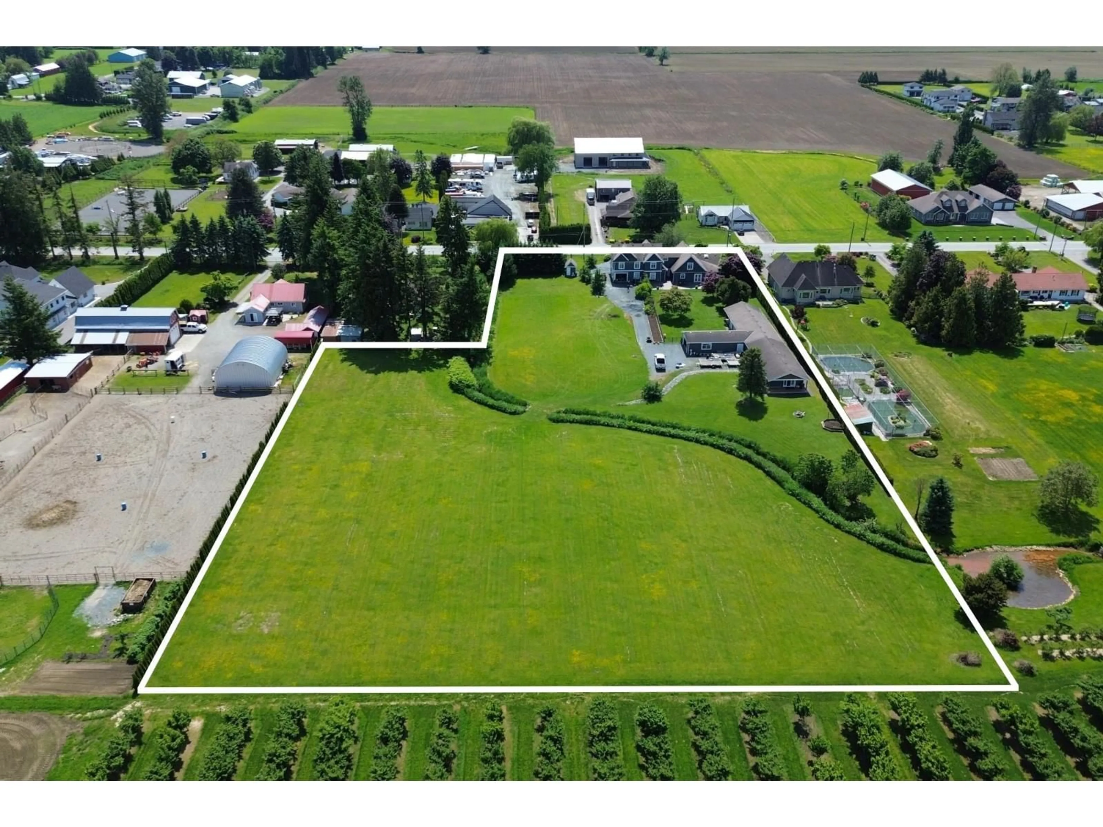 A pic from outside/outdoor area/front of a property/back of a property/a pic from drone, building for 42919 SOUTH SUMAS ROAD, Chilliwack British Columbia V2R4L7