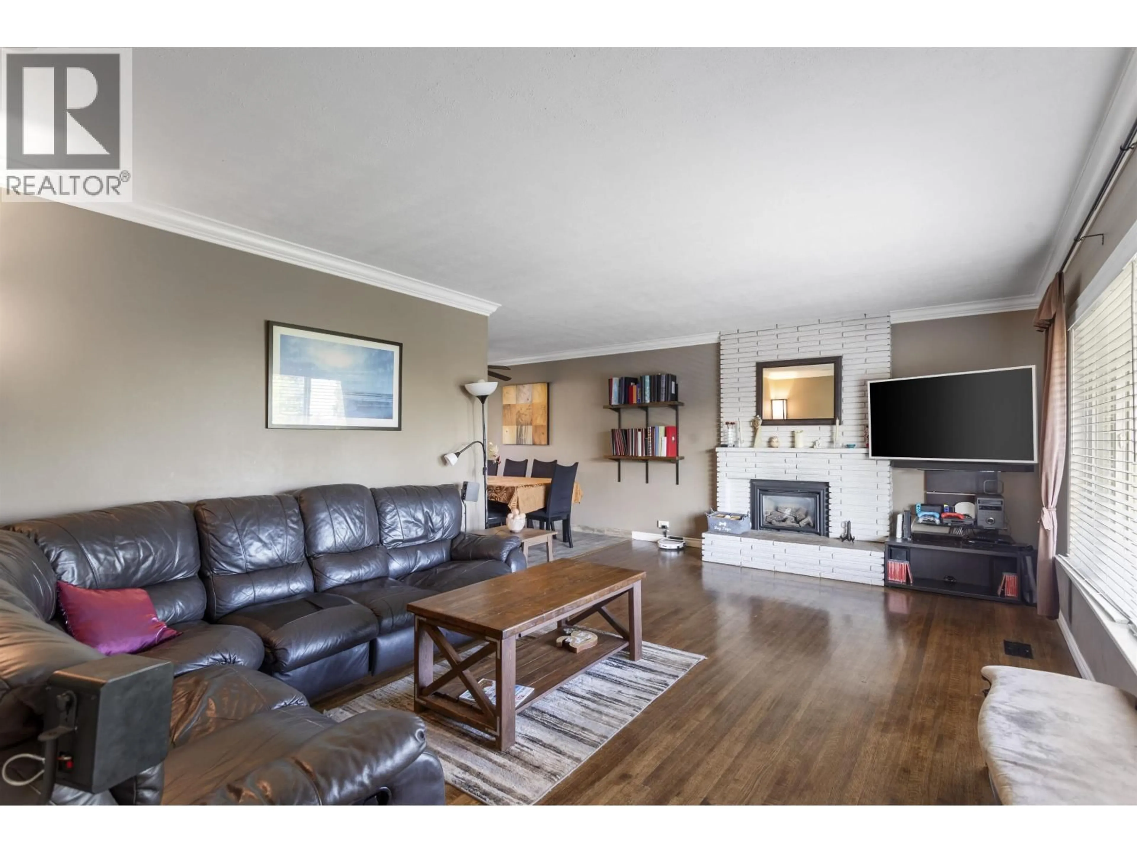 Living room with furniture, wood/laminate floor for 1419 AUSTIN AVENUE, Coquitlam British Columbia V3K3P6