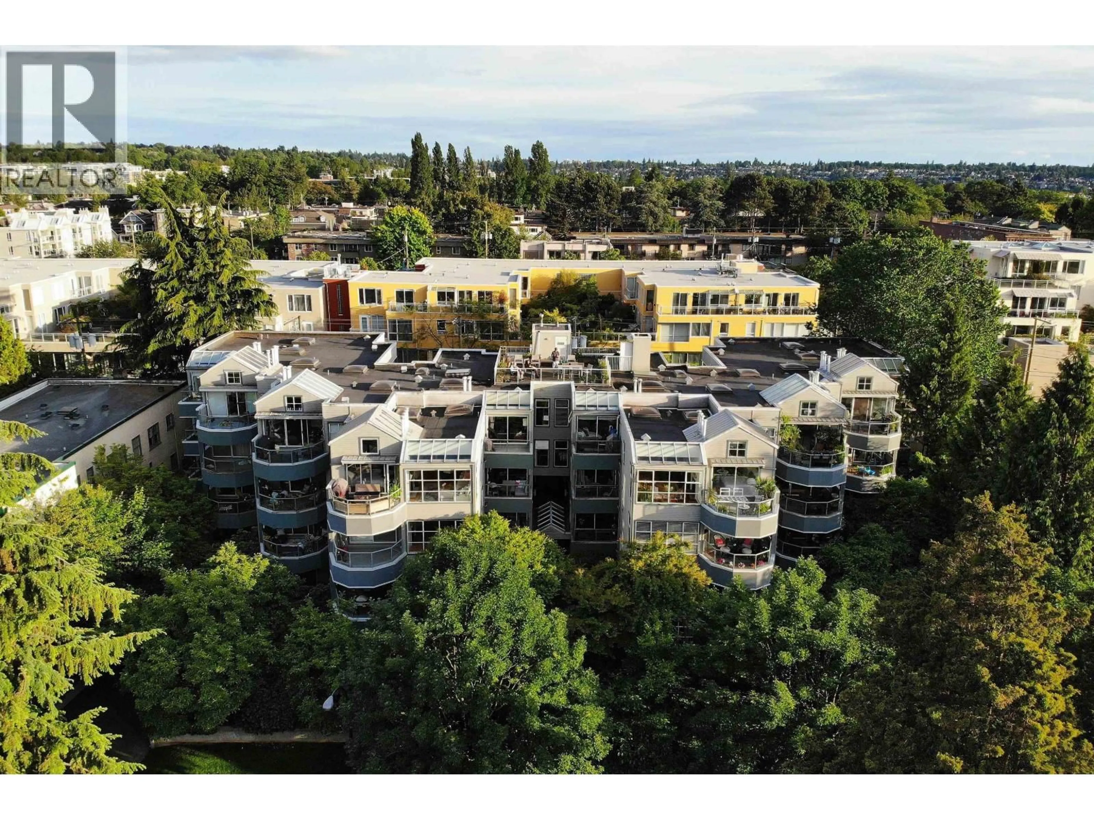 A pic from outside/outdoor area/front of a property/back of a property/a pic from drone, unknown for 304 - 2250 3RD AVENUE, Vancouver British Columbia V6K1L4